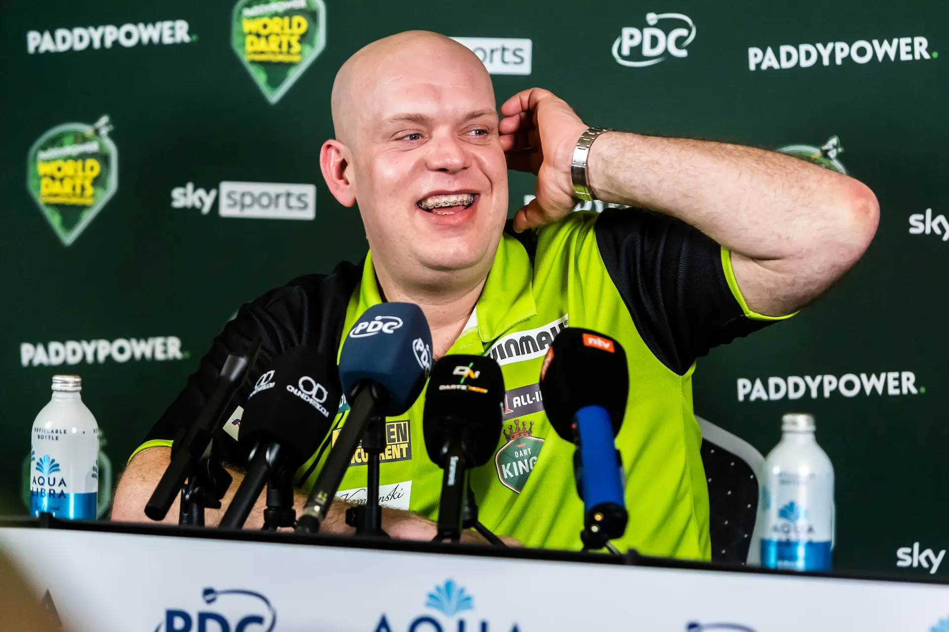 Neues Jubiläumsshirt von Michael van Gerwen erschienen
