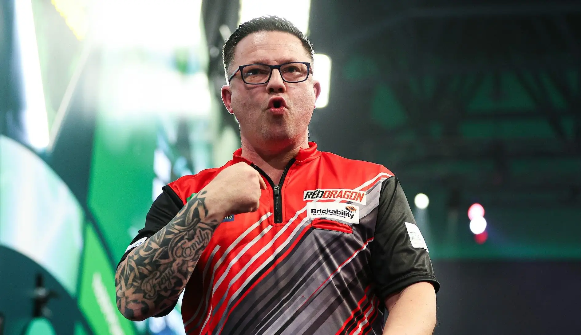 Lebensmittel-Großmarkt feiert Robert Owens Heldentaten bei der PDC Darts WM mit personalisiertem Lieferwagen