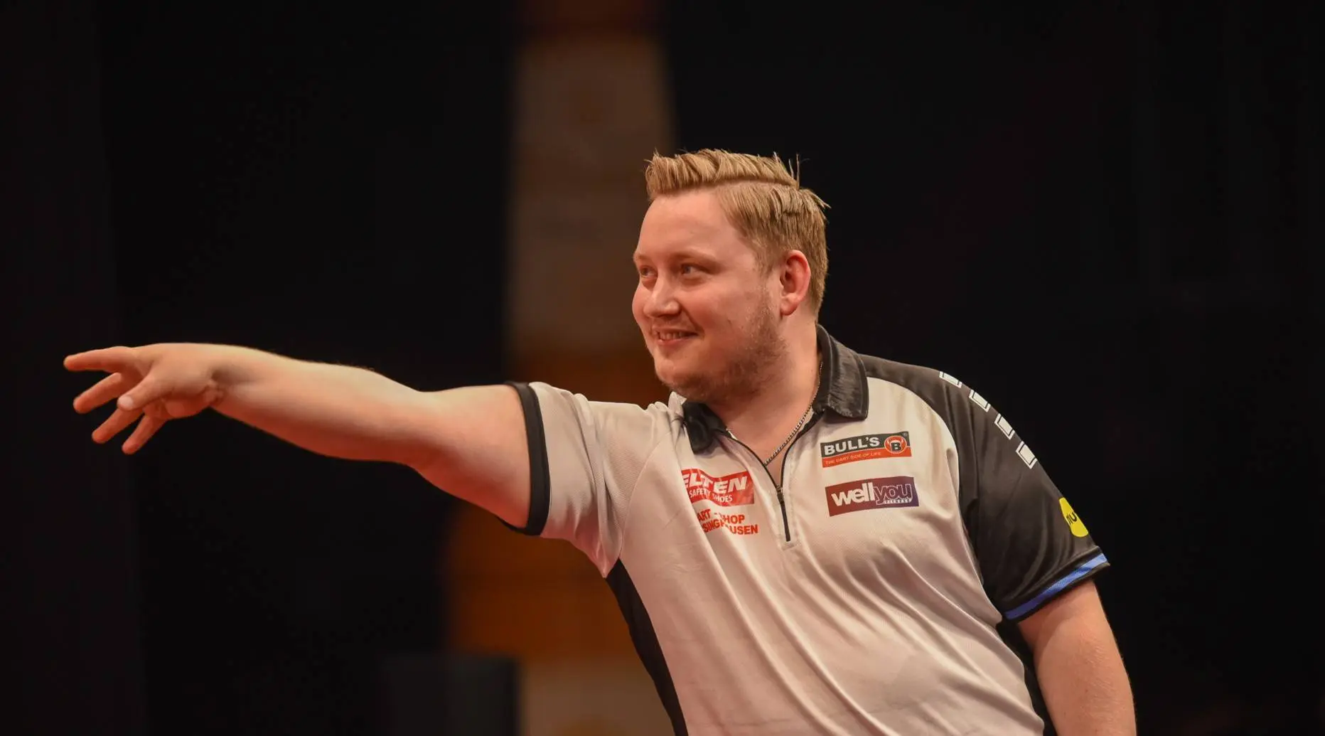 Spielplan Sonntagnachmittag beim European Darts Grand Prix 2025: Achtelfinal-Kracher zwischen Schindler und van Duijvenbode
