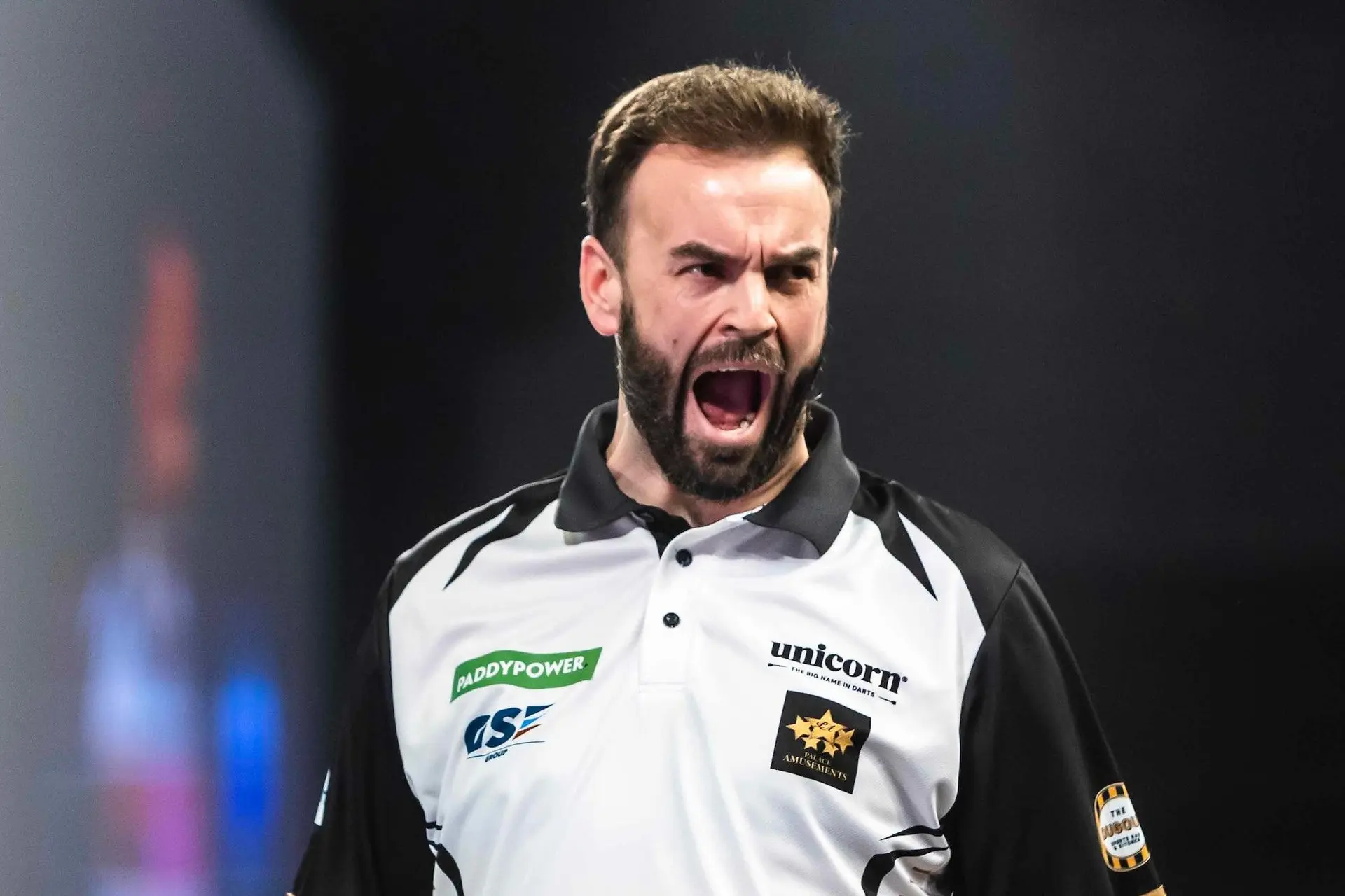 Ross Smith mit einer der besten Siegesserien aller Zeiten und gewinnt Players Championship 16; Gabriel Clemens bester Deutscher