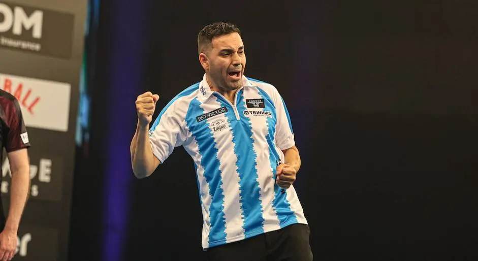 Auf Kosten von Publikumsliebling Rashad Sweeting – Jesús Salate schreibt argentinische Darts-Geschichte und fährt zur Weltmeisterschaft