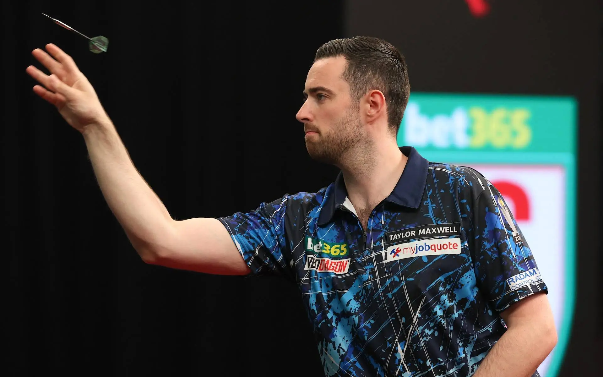 "Der Typ hat meinen Daumen nach hinten gezogen": Bizarrer Walk-on beeinträchtigt Luke Humphries’ Auftakt bei den US Darts Masters