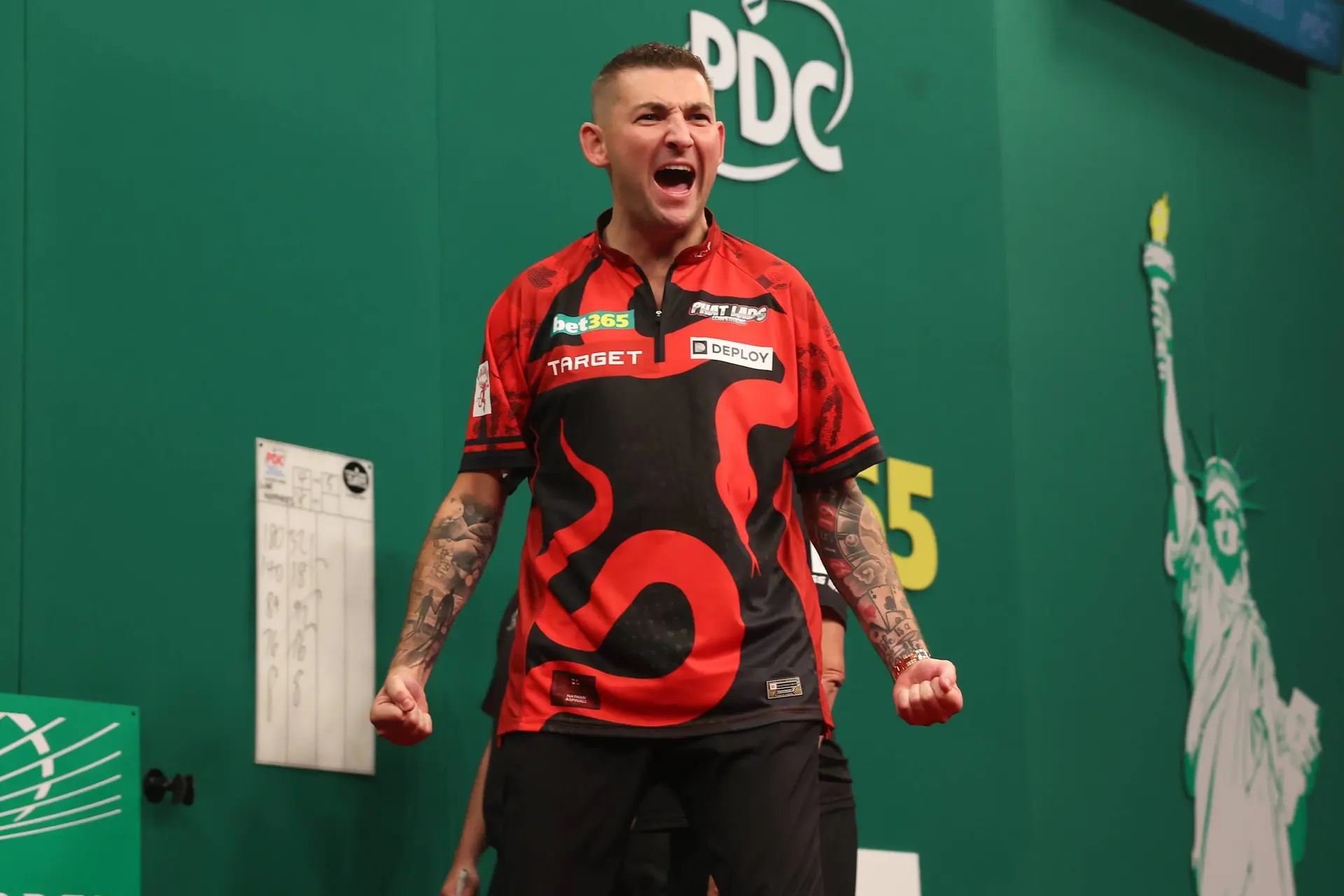 Nathan Aspinall kämpft sich gegen Radek Szaganski ins Viertelfinale - Krzysztof Ratajski erlebt Traumabend auf heimischem Boden