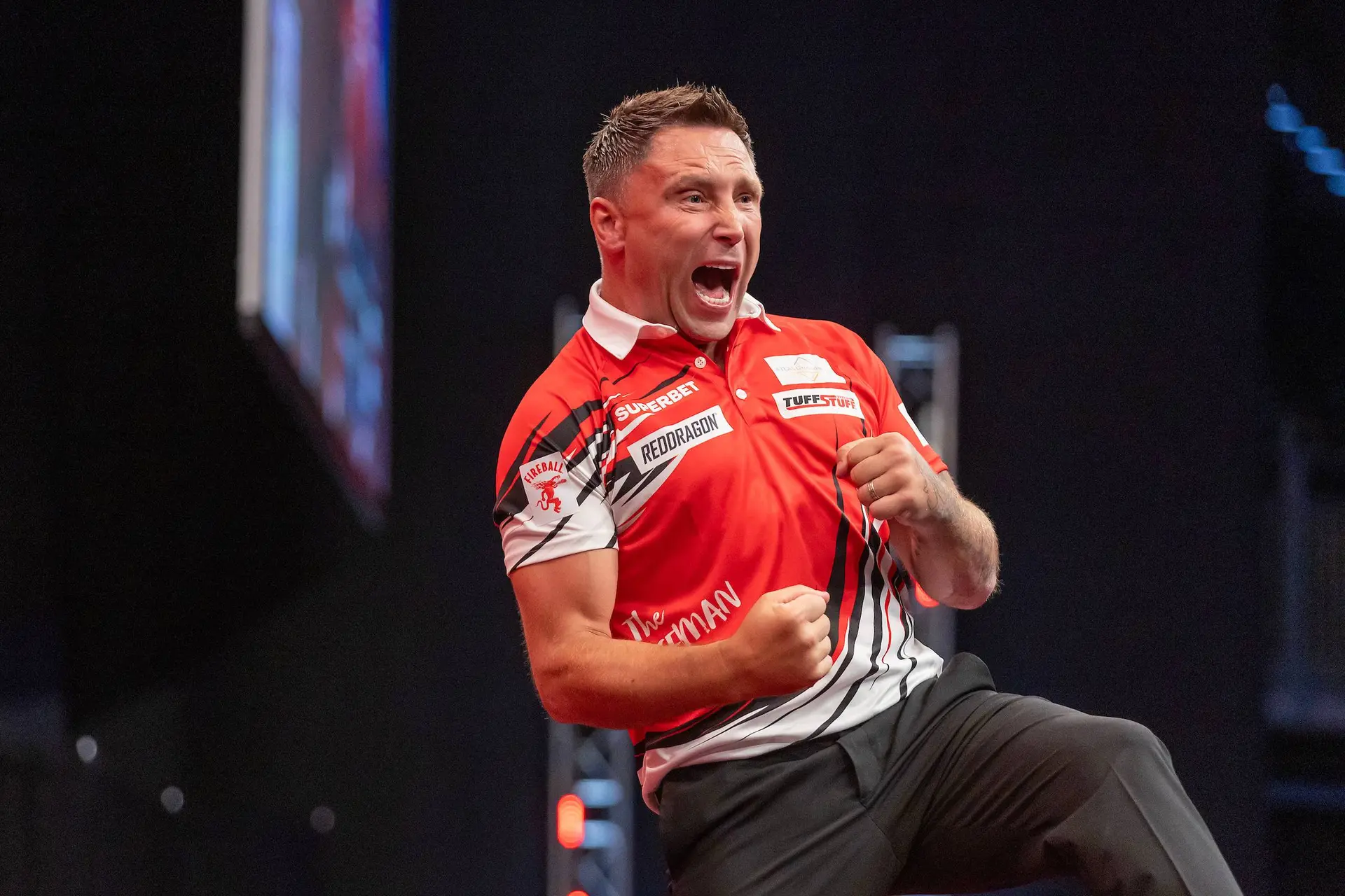 „Koffer und Darts weg“ – doch Price trotzt dem Chaos und holt den Titel in Gliwice