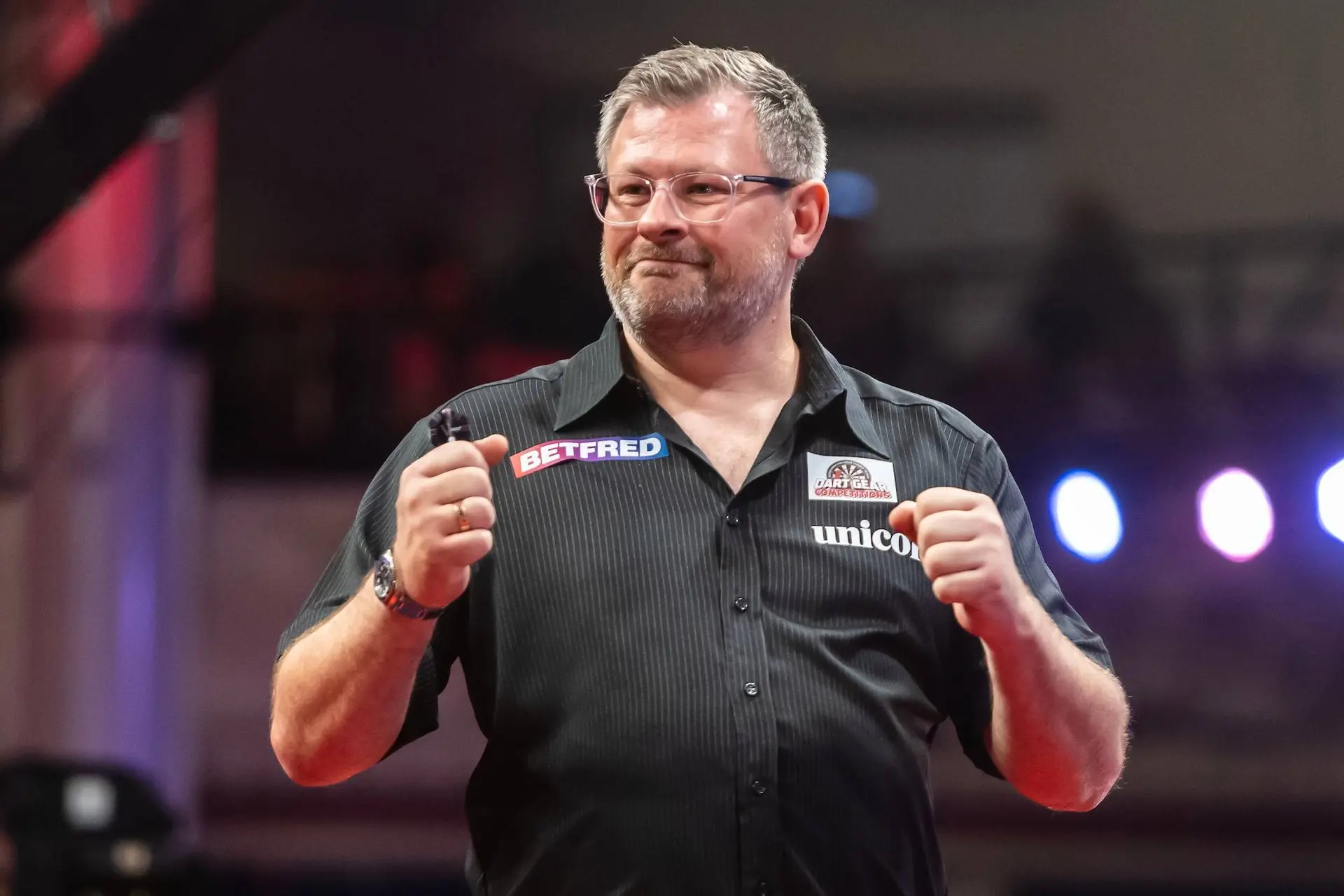 „Wie kommt er zu einem Turnier? Ist es ein Privatjet?“ – James Wade verteidigt den Dartsport gegen Golf-Vergleiche