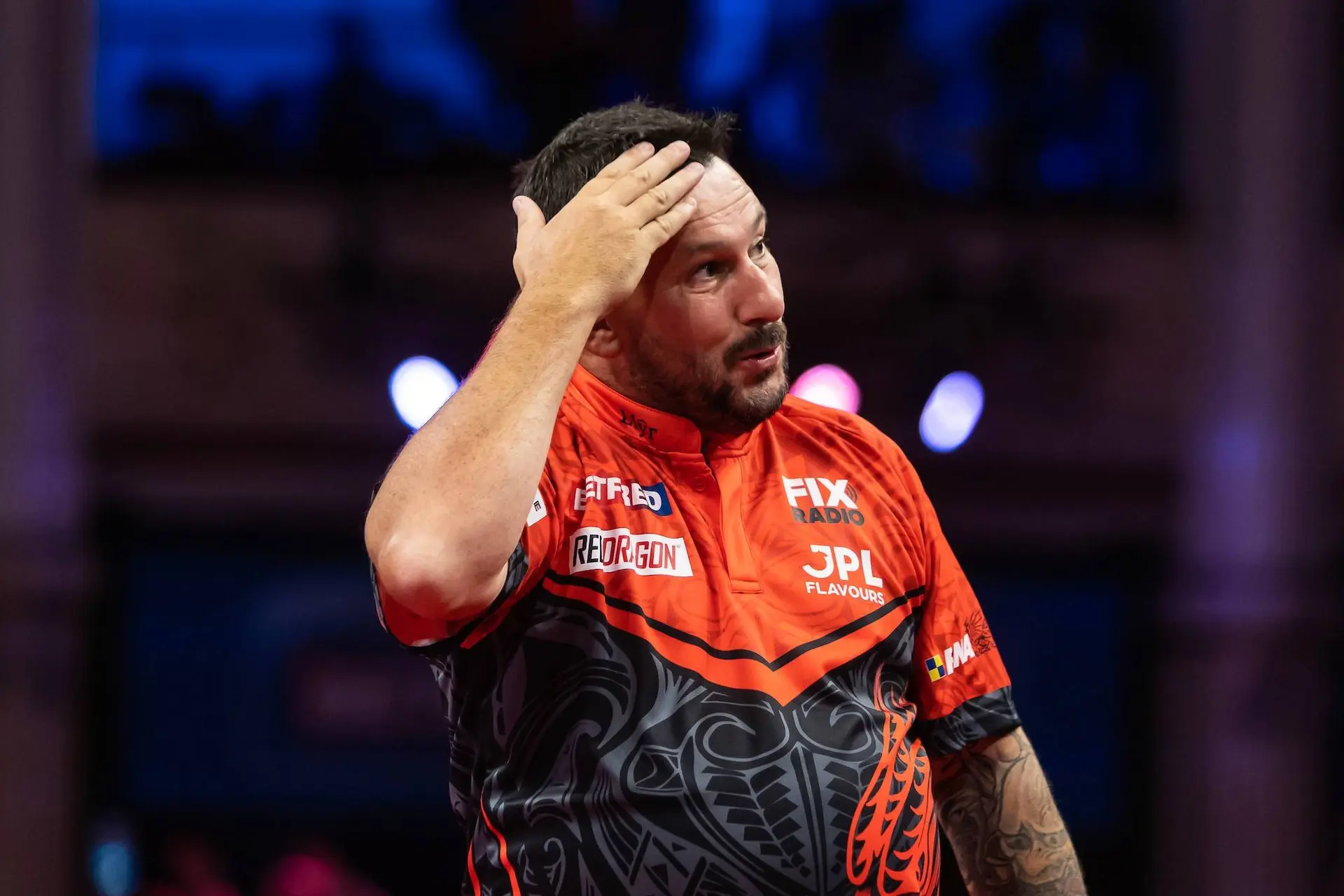 „Ich war nicht gut und hatte Glück, dass Mike auch schwächelte“ – Jonny Clayton unzufrieden trotz Viertelfinaleinzug
