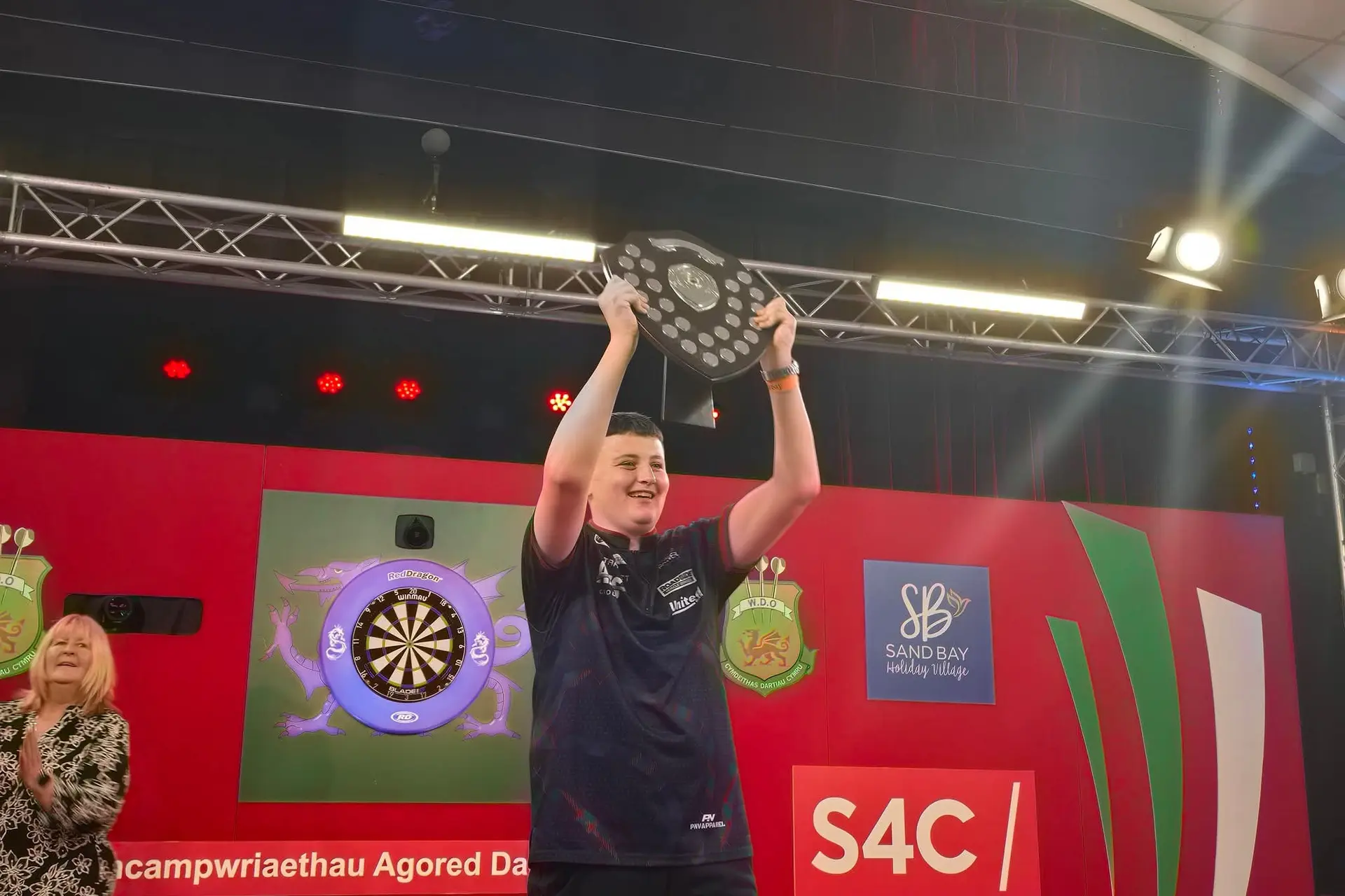 Der schottische Luke Littler? 14-jähriges Supertalent tritt mit Seniorentitel auf der WDF-Tour in die Fußstapfen des Weltmeister