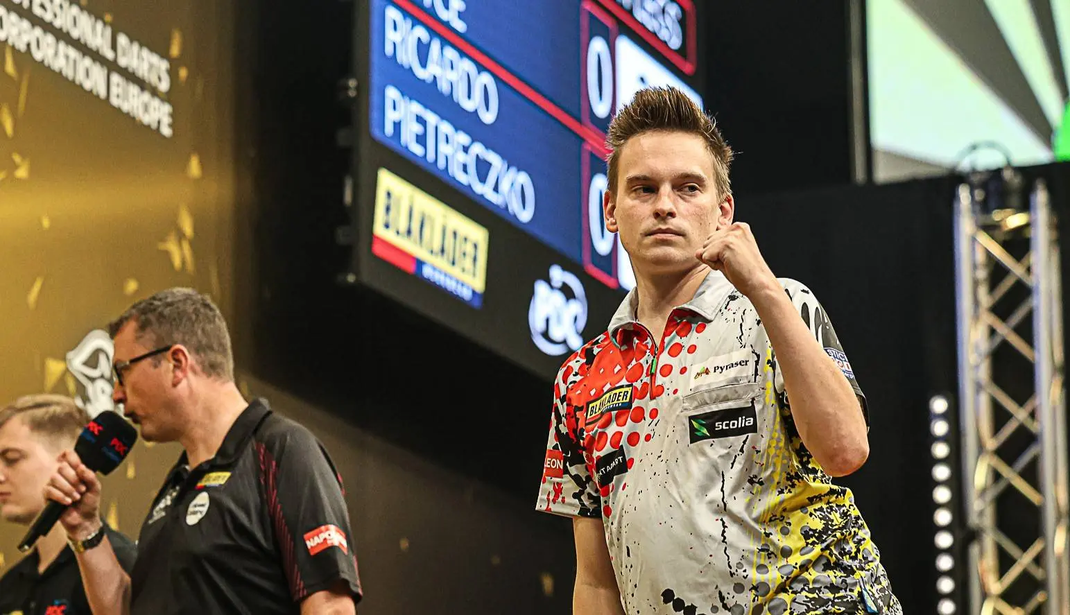 Ricardo Pietreczko überzeugt mit starker Doppelquote und steht in der 2. Runde der Hungarian Darts Trophy