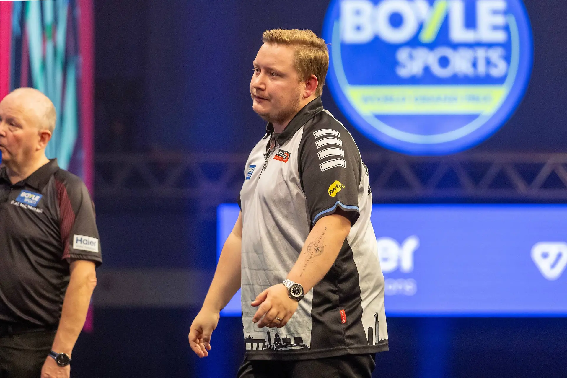 Martin Schindler kann das Fest von Baetens und dem belgischen Publikum bei den Belgian Darts Open nicht verderben; 109,73 Durchschnitt reichen für Gurney in Top-Spiel gegen Van Gerwen nicht aus