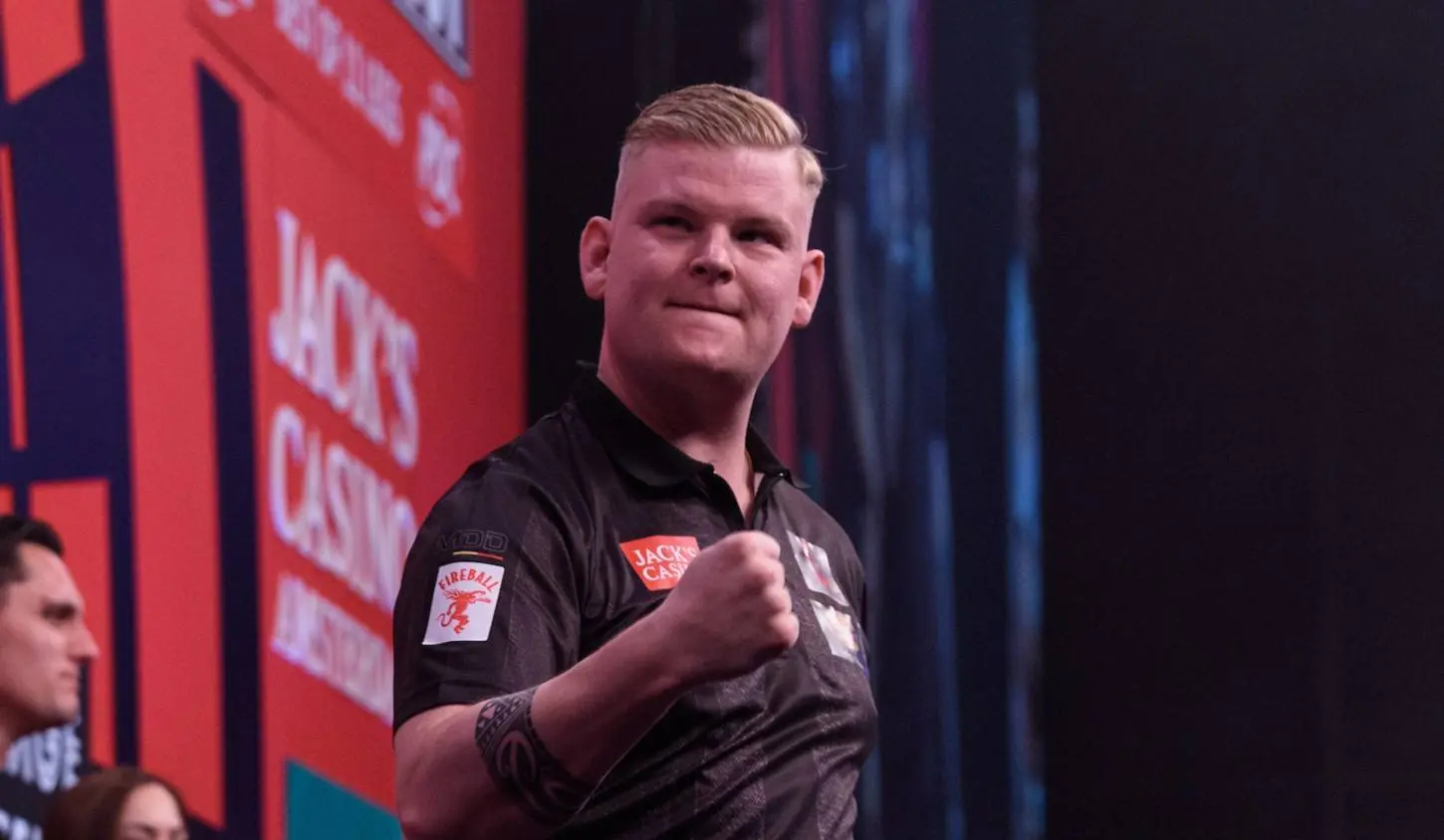 „Ich habe keinen Platz in der Premier League verdient“ – Mike De Decker blickt selbstkritisch auf ein schwieriges Jahr zurück