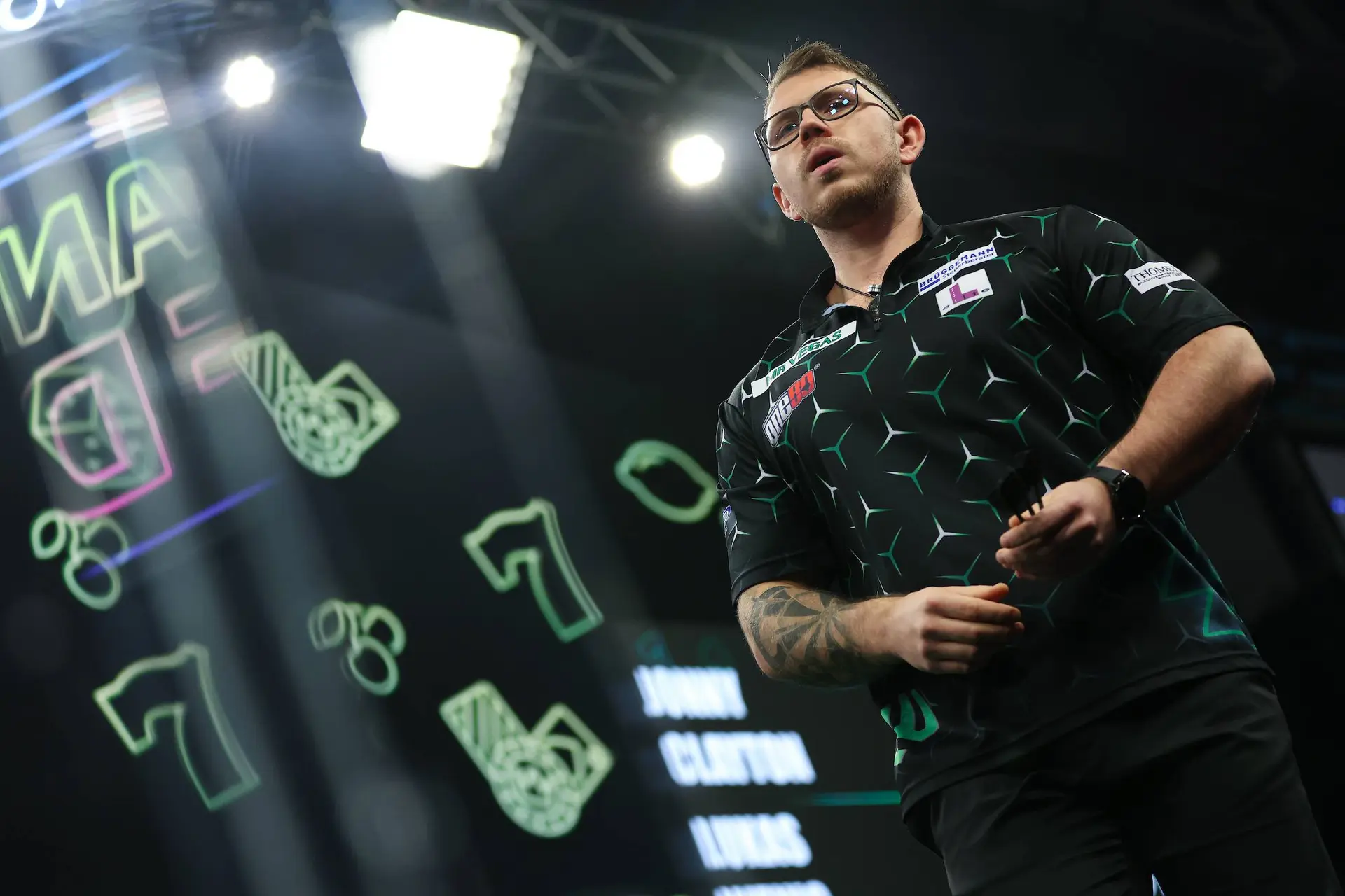 „Es ist zu früh, das zu sagen“ – Lukas Wenig bremst Michael van Gerwen nach Triumph über Jonny Clayton