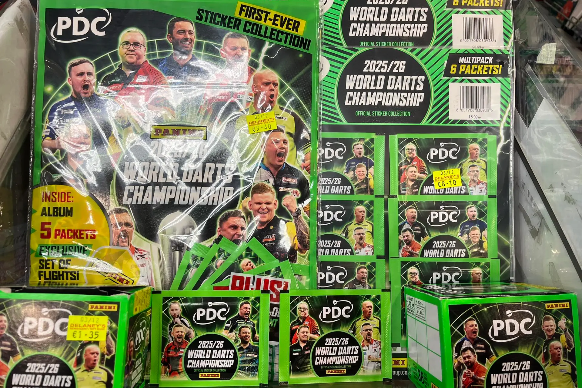 Sticker-Sammler aufgepasst: Panini lässt mit dem ersten offiziellen Darts-WM-Stickeralbum Kinderträume wieder aufleben