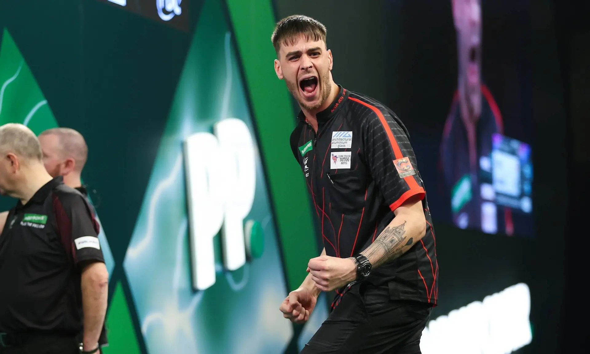 LIVE Darts WM 2026: Dom Taylor zieht gegen Oskar Lukasiak in die zweite Runde ein