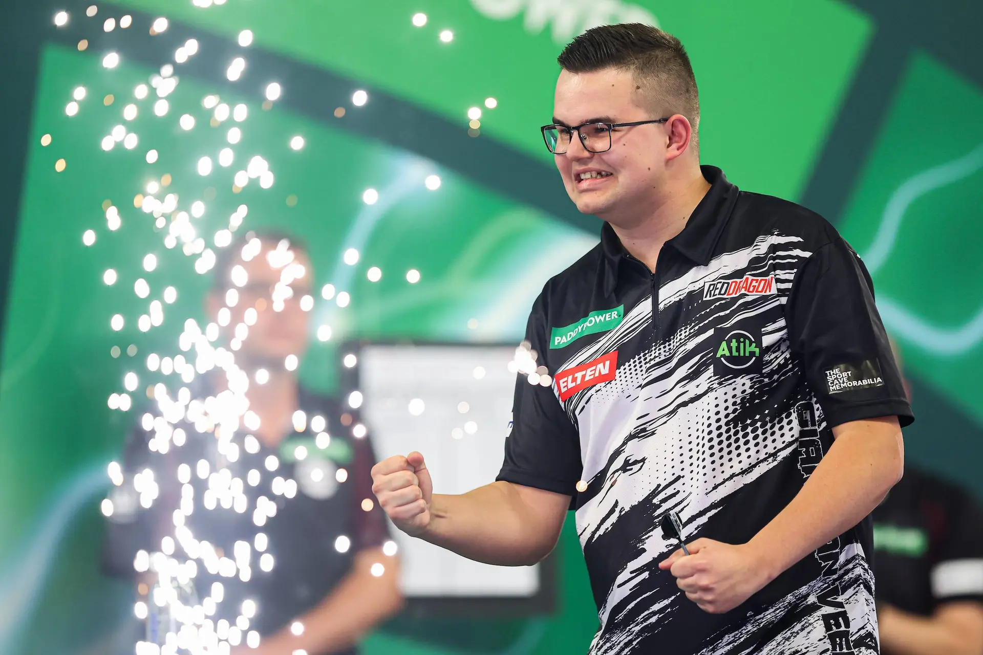 Gian van Veen marschiert mit 108er-Average in die dritte Runde der Darts WM – auch Humphries, Aspinall und Manby erfolgreich