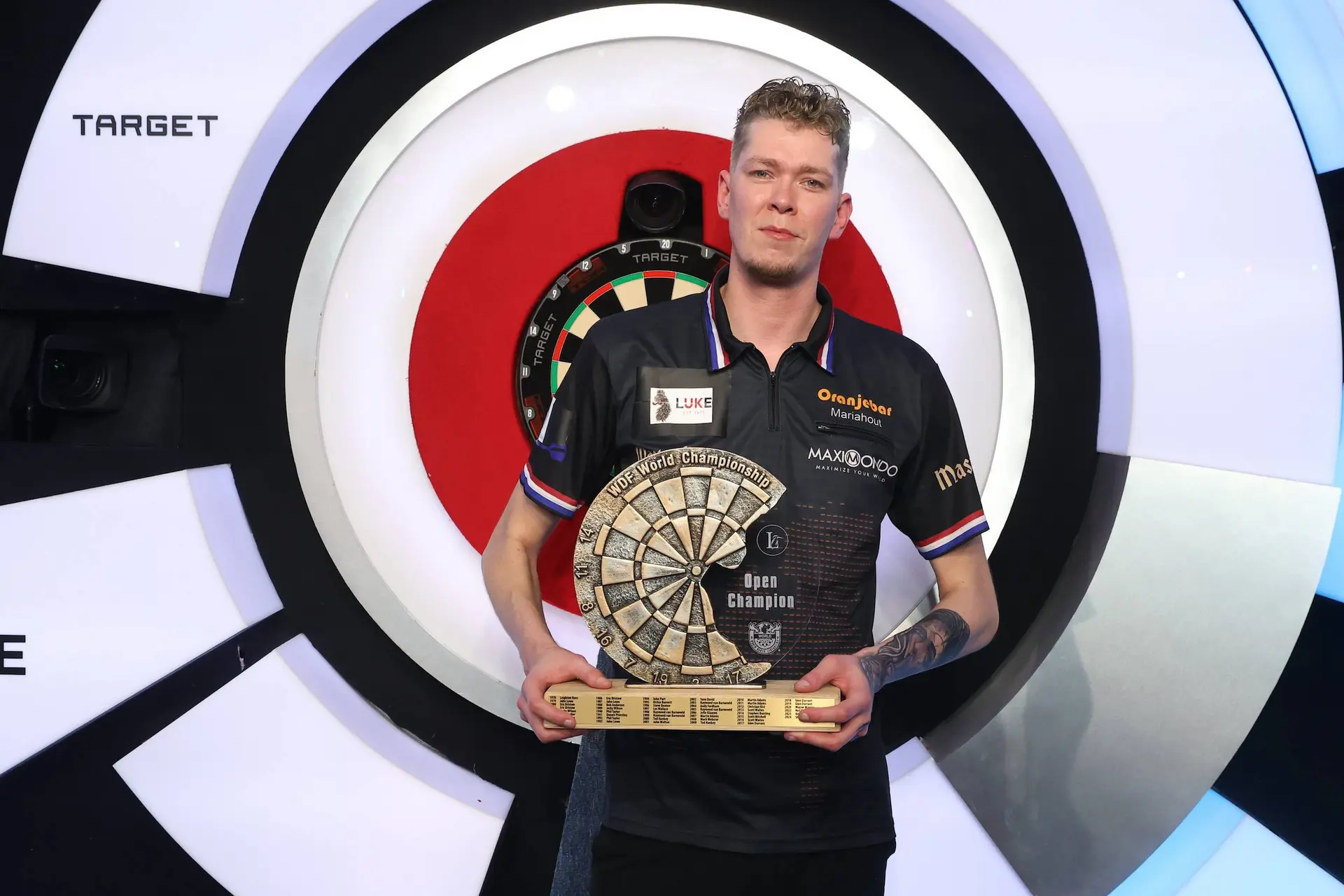 „Das bedeutet mir SO viel! Und jetzt setze ich alles auf die PDC Tour Card“ – Jimmy van Schie nach dem WM-Triumph in Lakeside