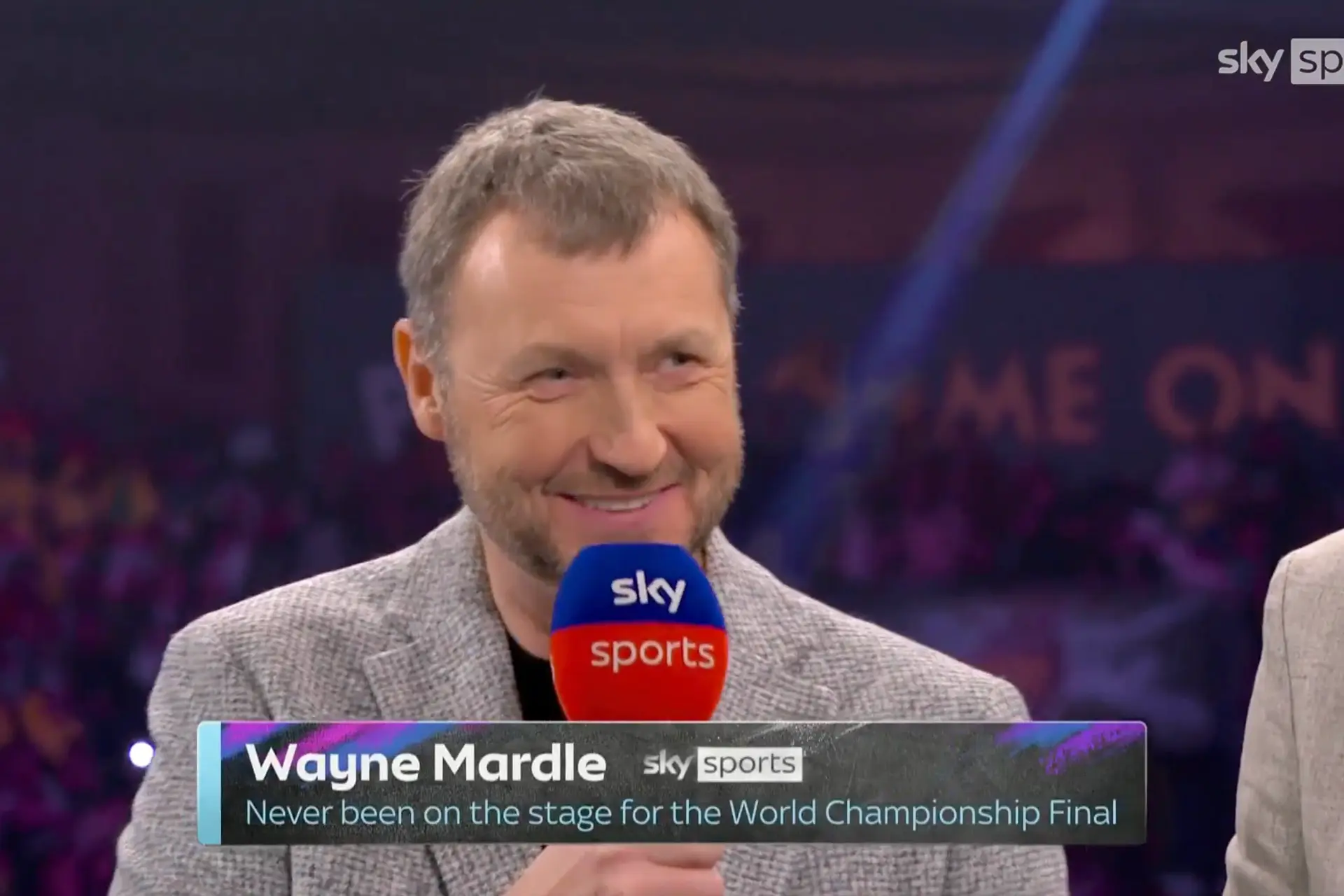 (VIDEO) Lustige TV-Einblendung: Wayne Mardle wird im Finale der Darts WM von seinen Sky-Sports-Kollegen aufgezogen