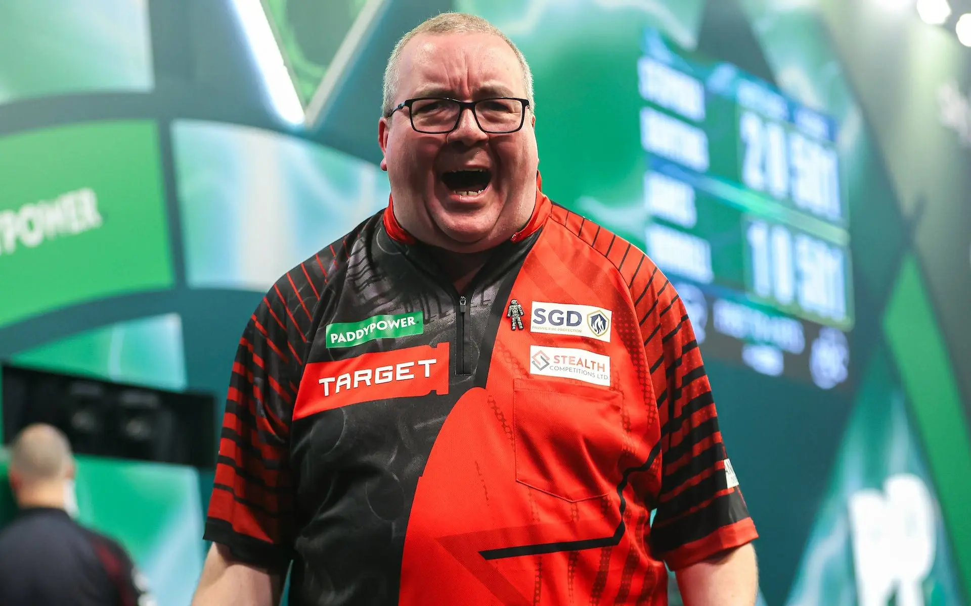 VIDEO: Stephen Bunting bringt den ganzen Pub mit seinen Karaoke-Künsten zum feiern