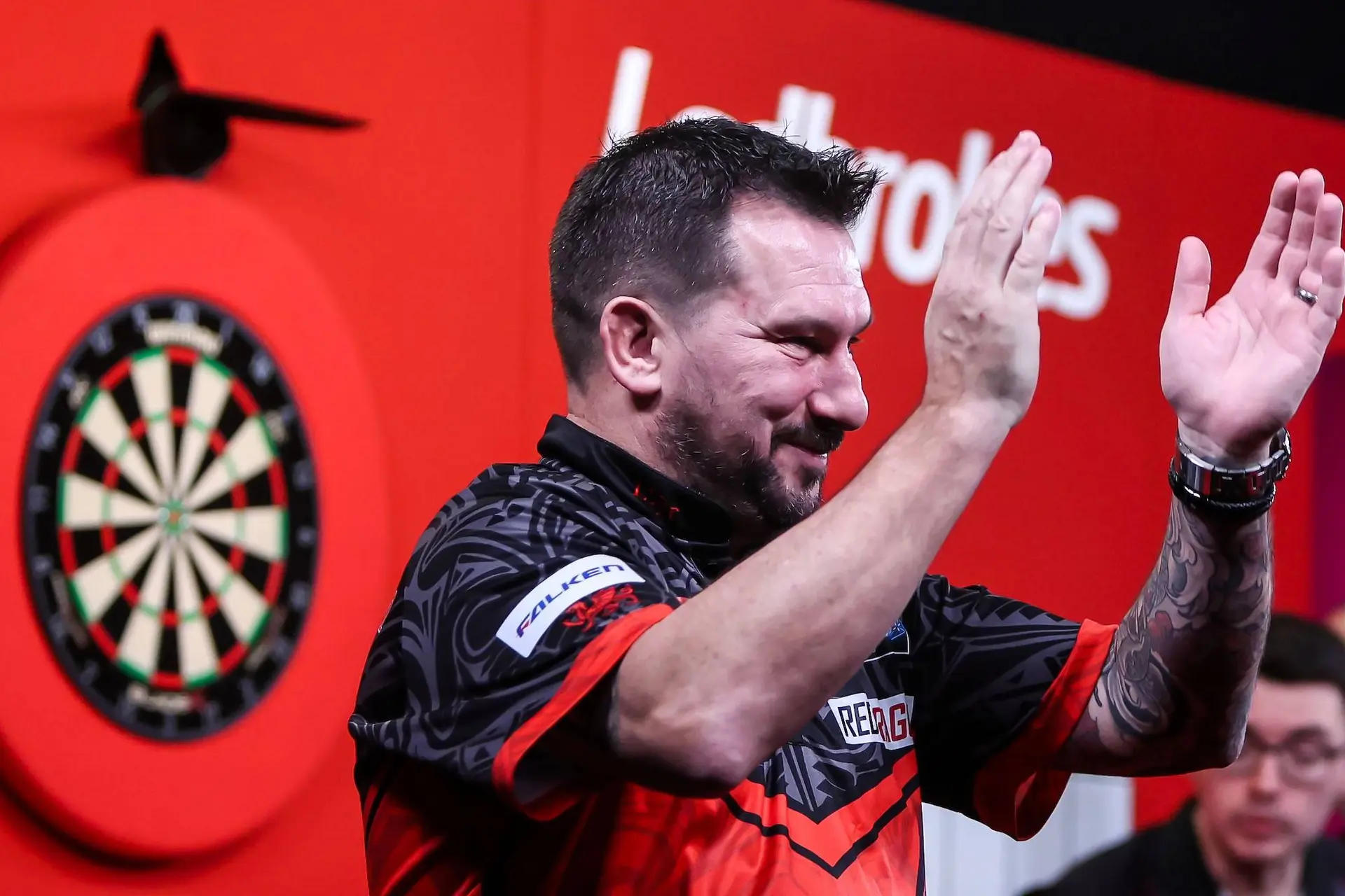 „Ich jage ihn seit Jahren, jetzt will ich ihn packen“ – Jonny Clayton ist Michael van Gerwen auf den Fersen