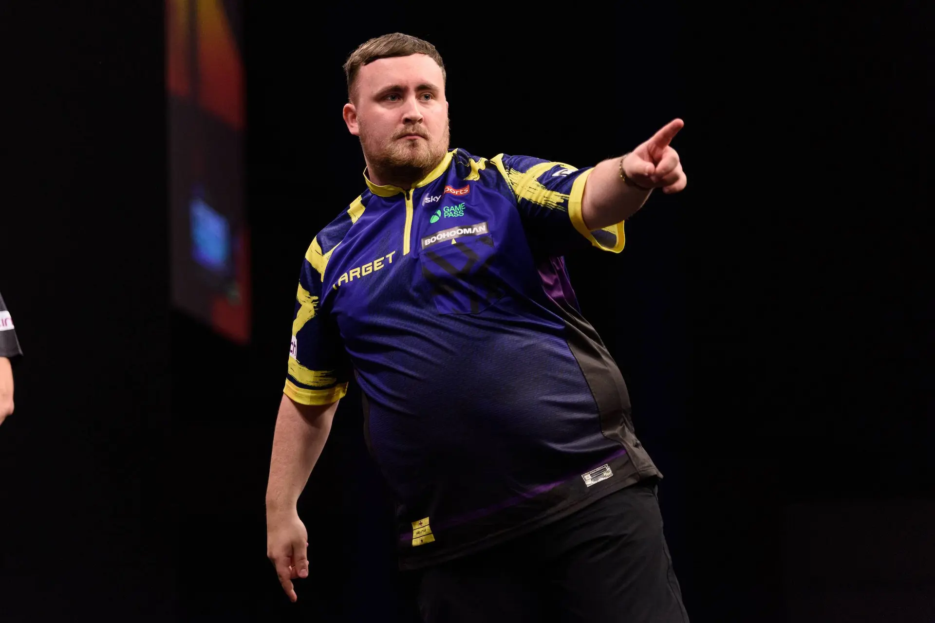 „Ich werde alles daransetzen, ihn einzuholen“ – Luke Littler rückt in der Premier League Darts an Spitzenreiter Jonny Clayton heran