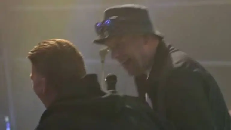 Michael van Gerwen feiert bei Festival-Auftritt vor tausenden Zuschauern mit DJ auf der Bühne
