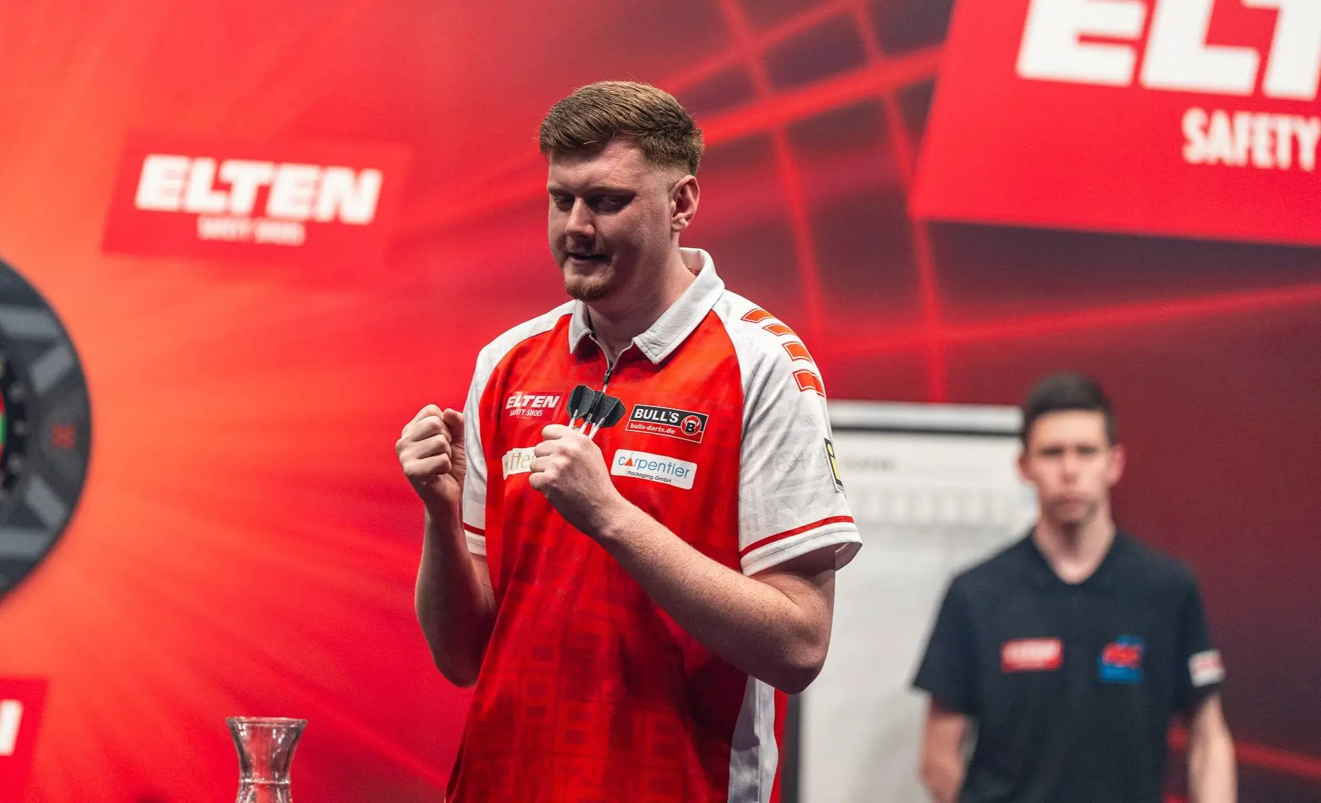 „Ich habe momentan ein bisschen Probleme mit der Favoritenrolle“ – Niko Springer nach 6:1-Sieg gegen Michael van Gerwen in München