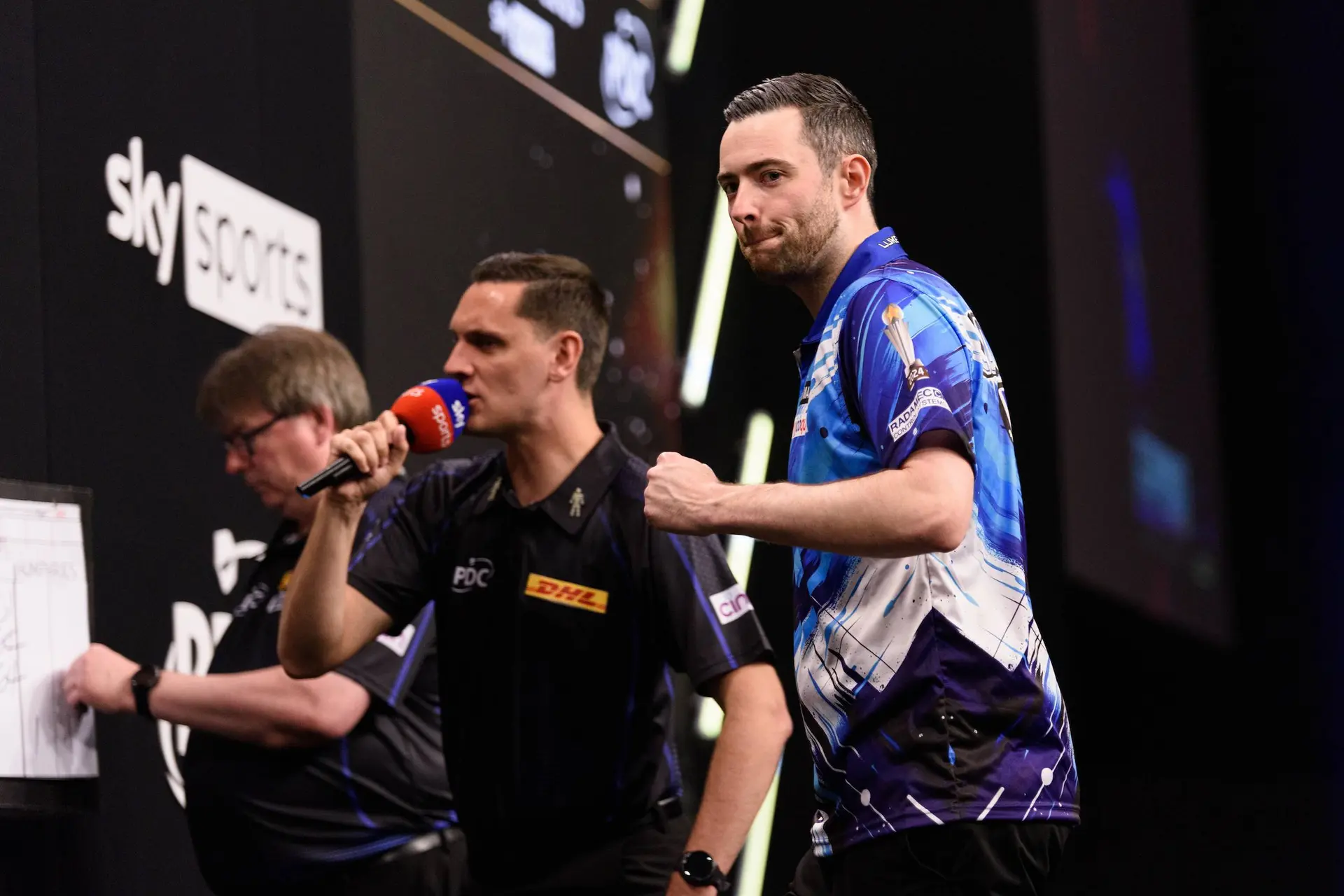 „Noch nie war ich so stolz auf mich, das war ein mental sehr harter Kampf“ – Luke Humphries sichert sich einen Platz in den Play-offs der Premier League Darts