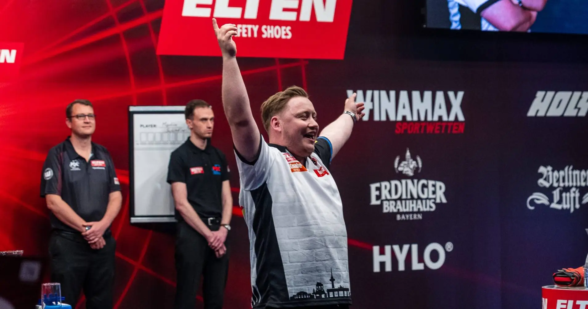 Martin Schindler feiert vor den Fans im Sindelfinger Glaspalast – nur wenige Spieler erhalten auf der European Tour derart lautstarke Unterstützung wie Deutschlands Nummer eins