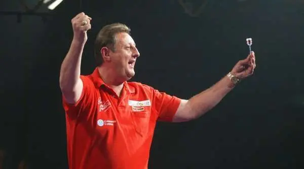 „Du bist doch getrennt von deinem Freund, oder? Er sagte: Willst du, dass ich ihm die Beine breche?“ – Eric Bristow machte der Sky Sports-Reporterin Laura Woods einen bemerkenswerten Vorschlag