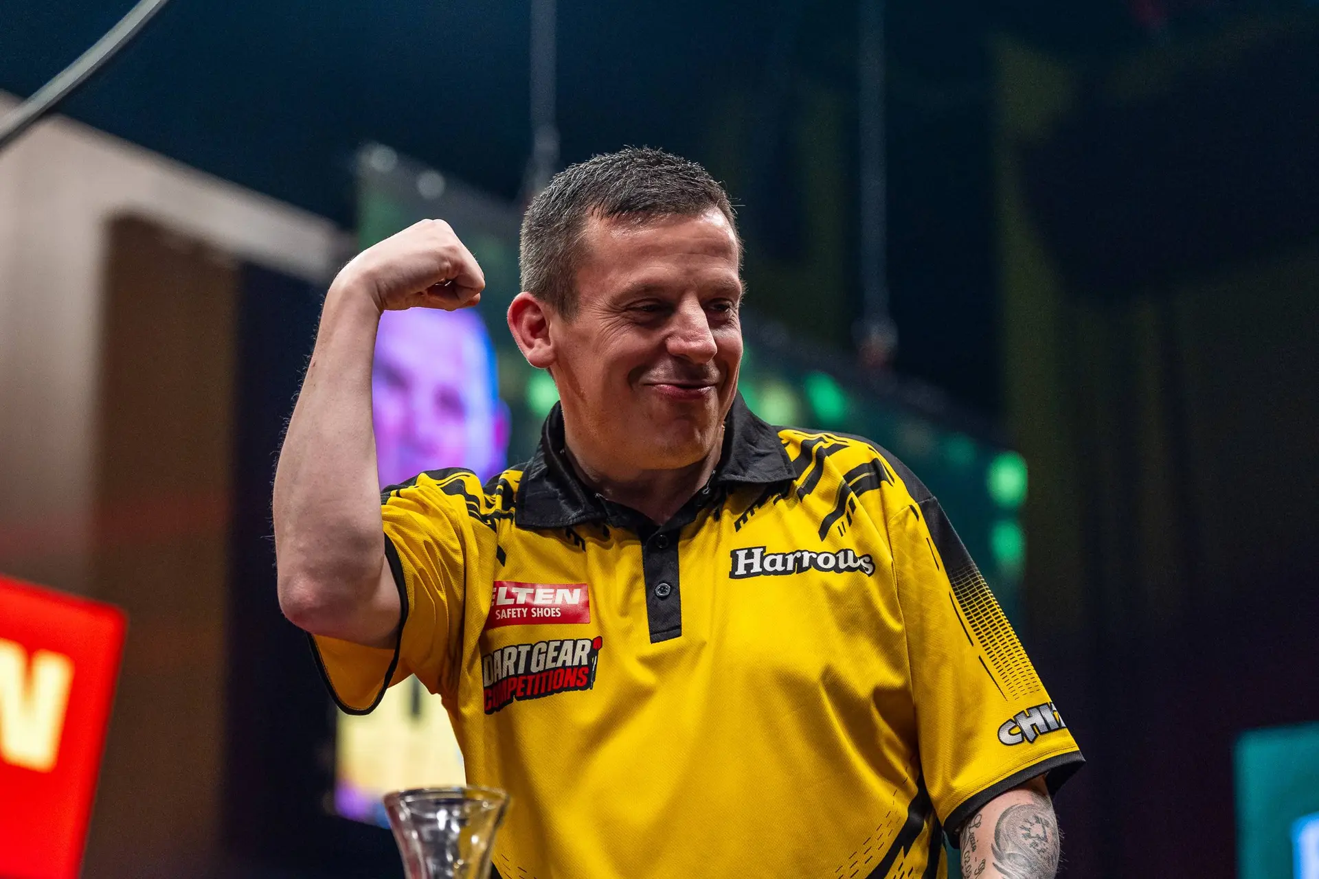 Dave Chisnall (2)