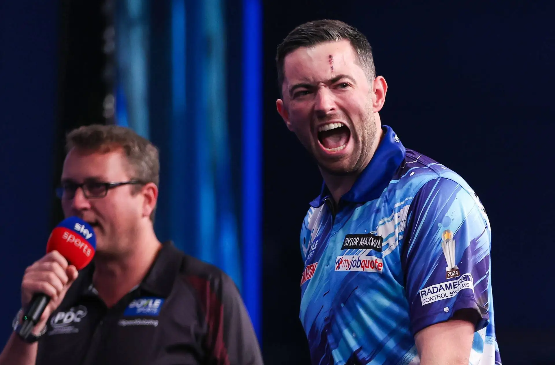 „Wenn ich nicht besser spiele, gewinne ich dieses Turnier nicht“ – Luke Humphries kritisch trotz Halbfinale beim World Grand Prix