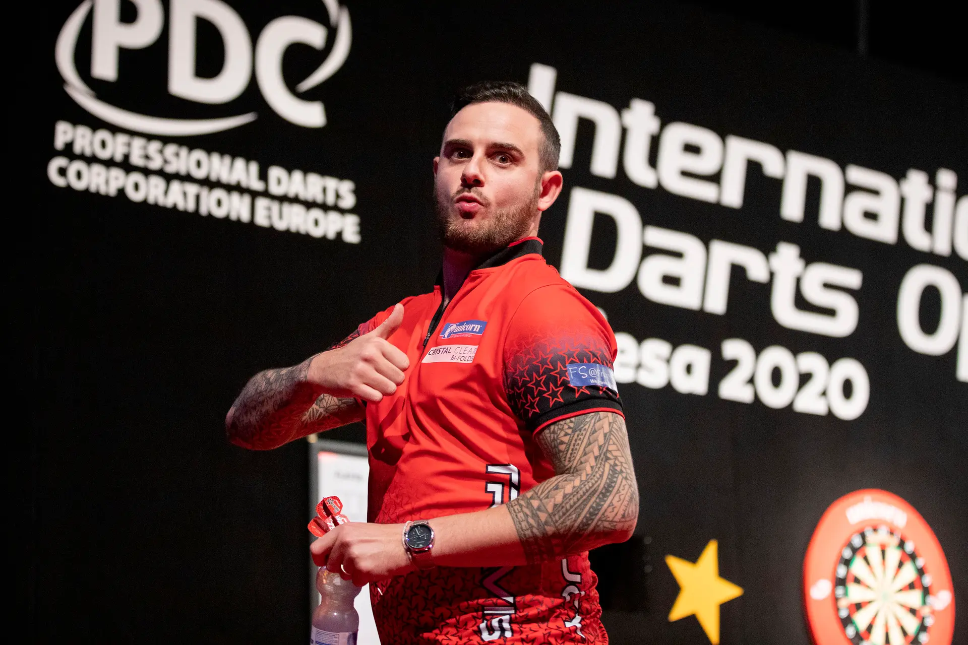 Cullen verrassend weg bij dartsfabrikant Unicorn