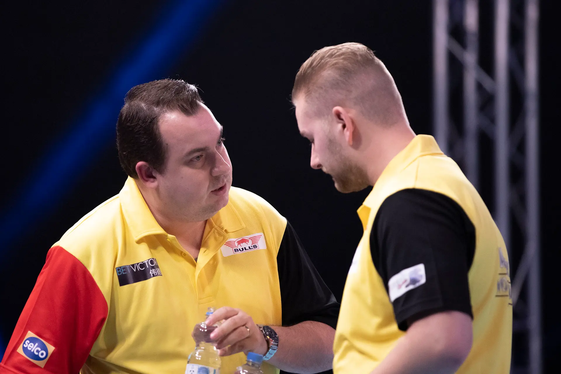 Verstoorde relatie Van den Bergh en Huybrechts zit België niet dwars op World Cup of Darts