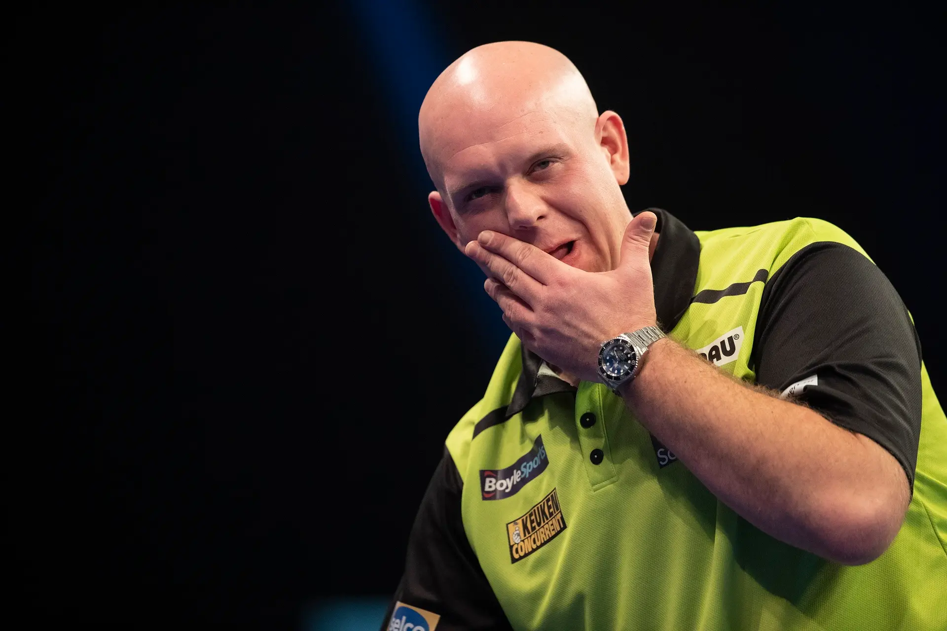 Van Gerwen vond Mitchell vervelend op het podium: 'Hij doet alles om je mentaal te kraken'