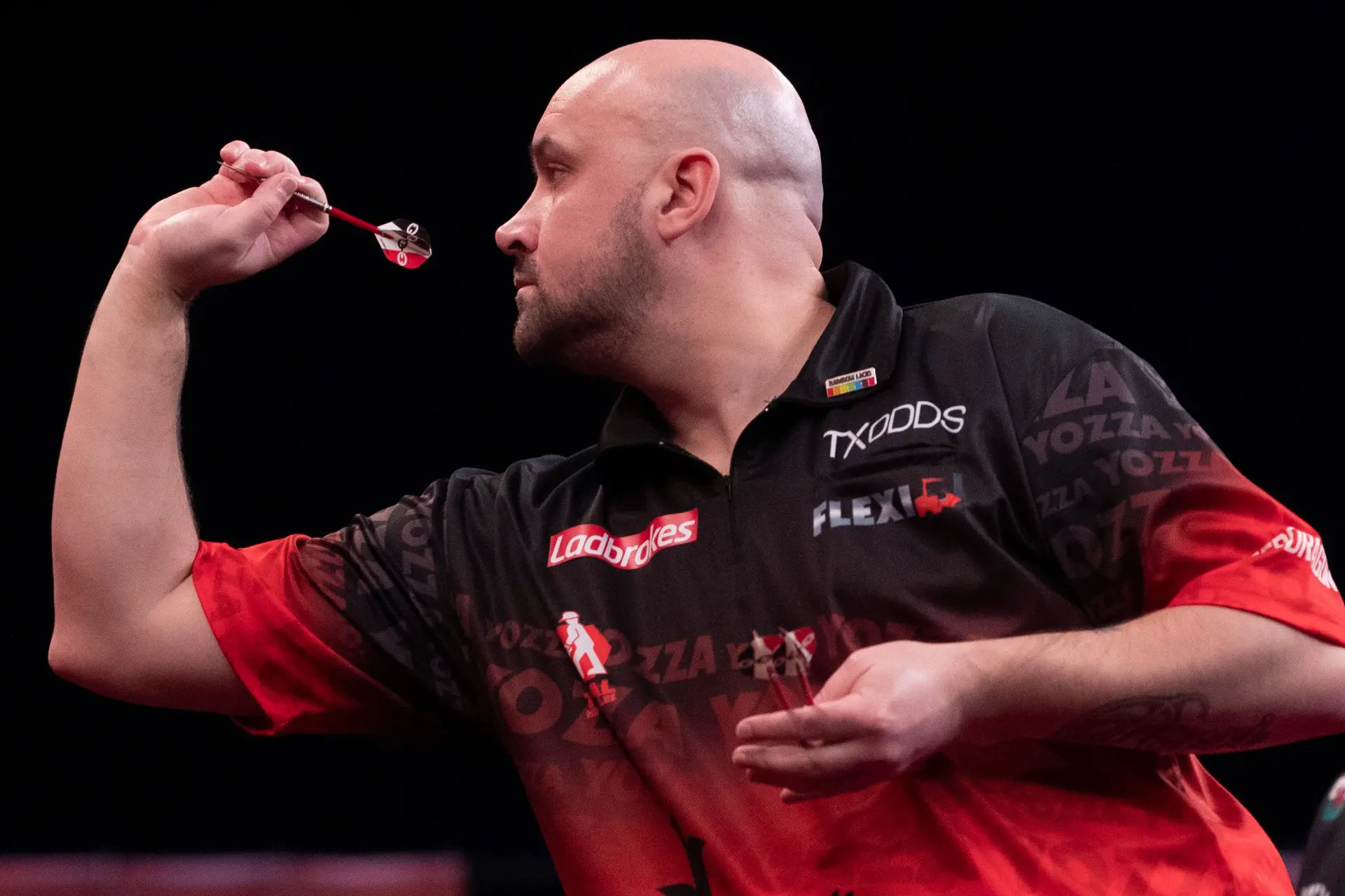 Hughes gooit negendarter tijdens Euro Tour-kwalificatietoernooi in Barnsley