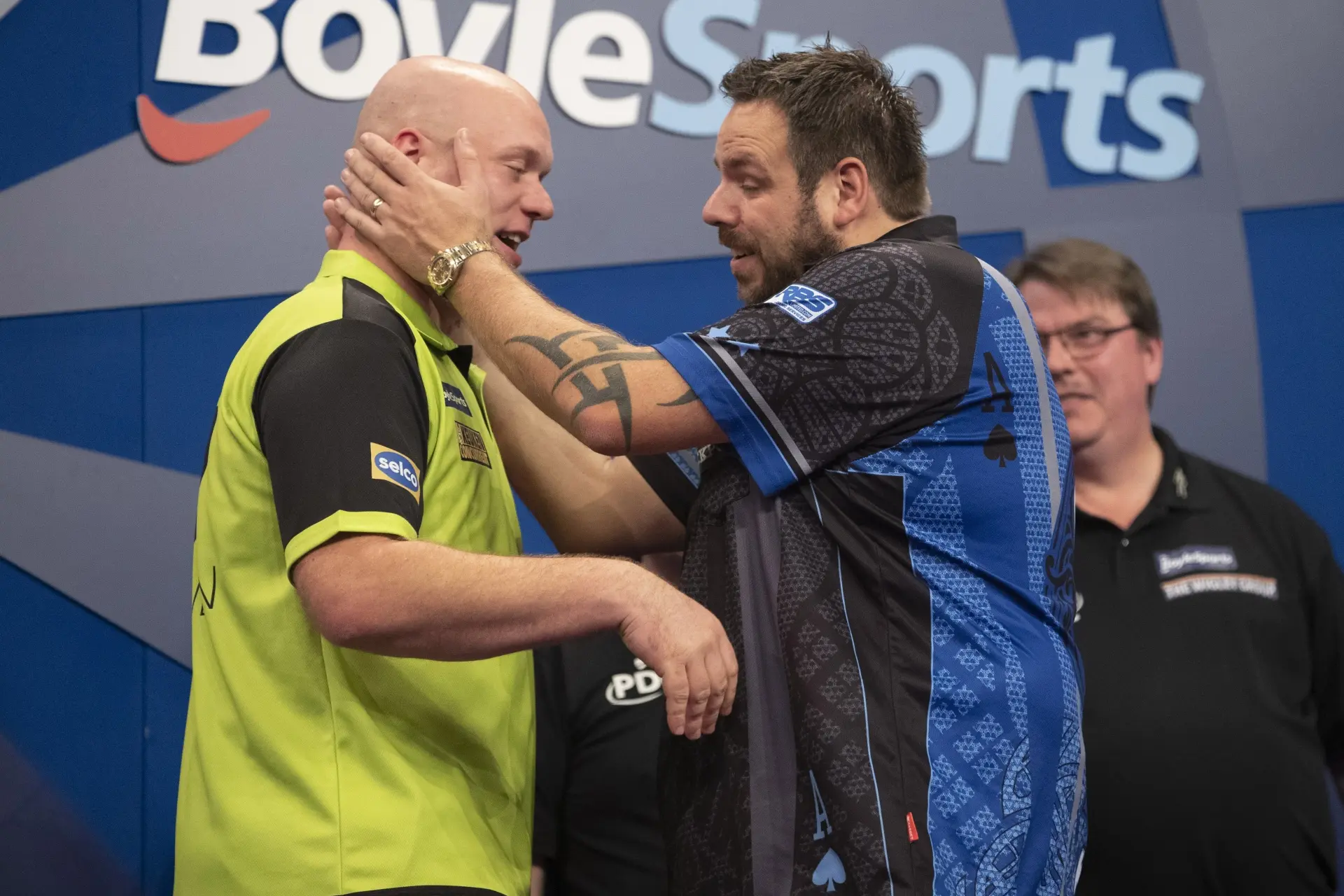 "Hij heeft zijn hele leven vals gespeeld" - Michael van Gerwen doet boekje open over Adrian Lewis