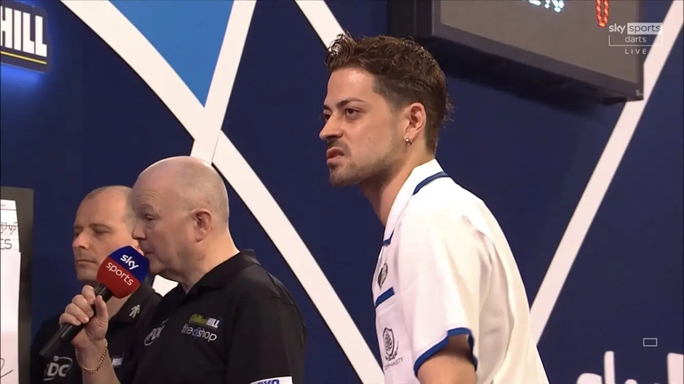 Japanse muzikant Foulkes in drie sets langs De Decker op WK Darts