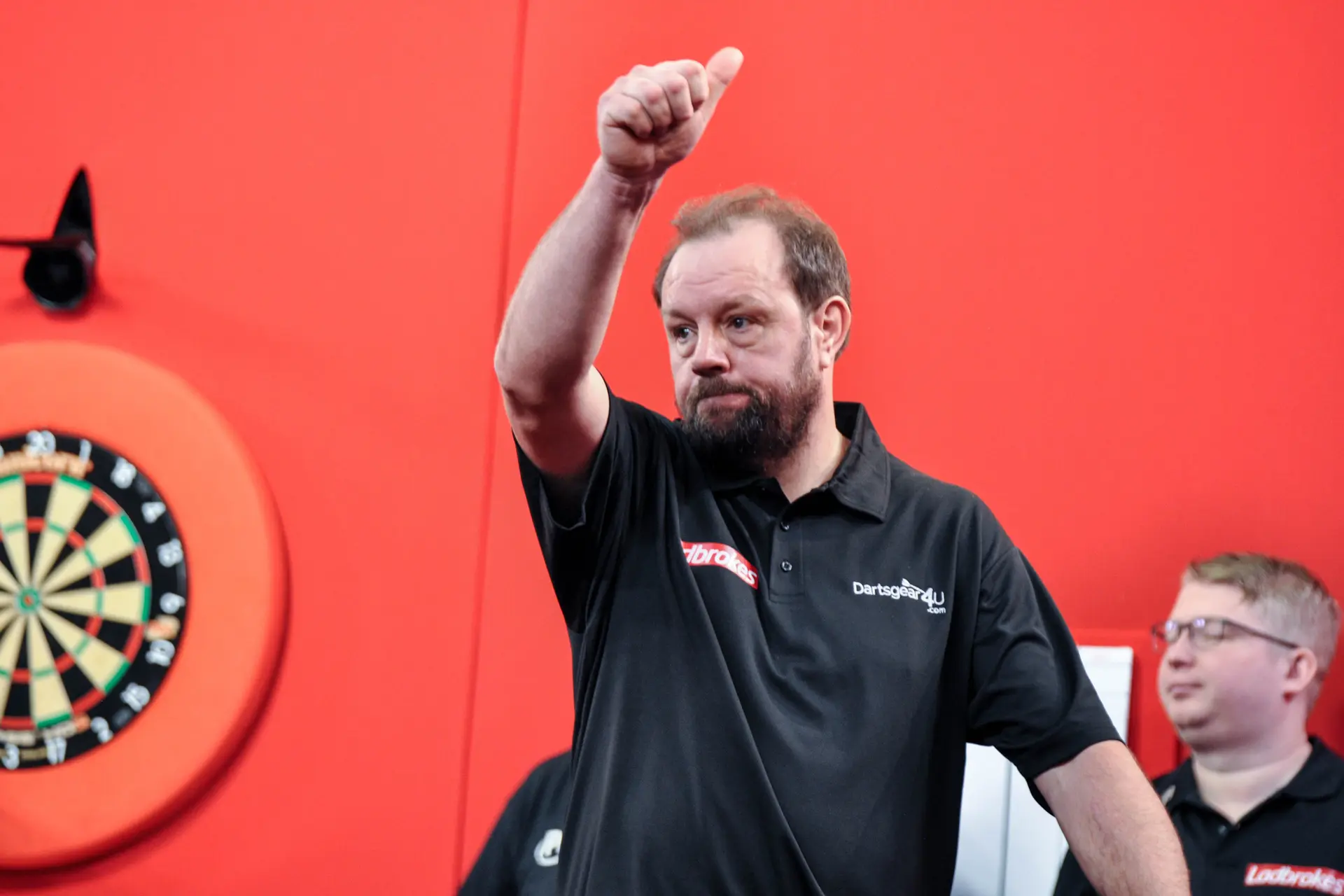 Lowe in vier sets langs Gorbunov voor clash tegen Smith