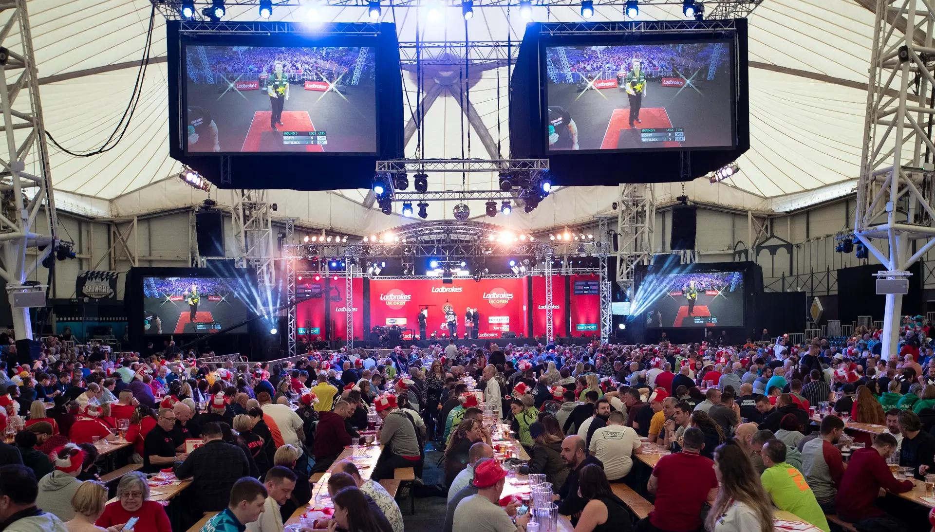 UK Open op nieuwe locatie achter gesloten deuren, extra kwalificatieplekken op Q-School