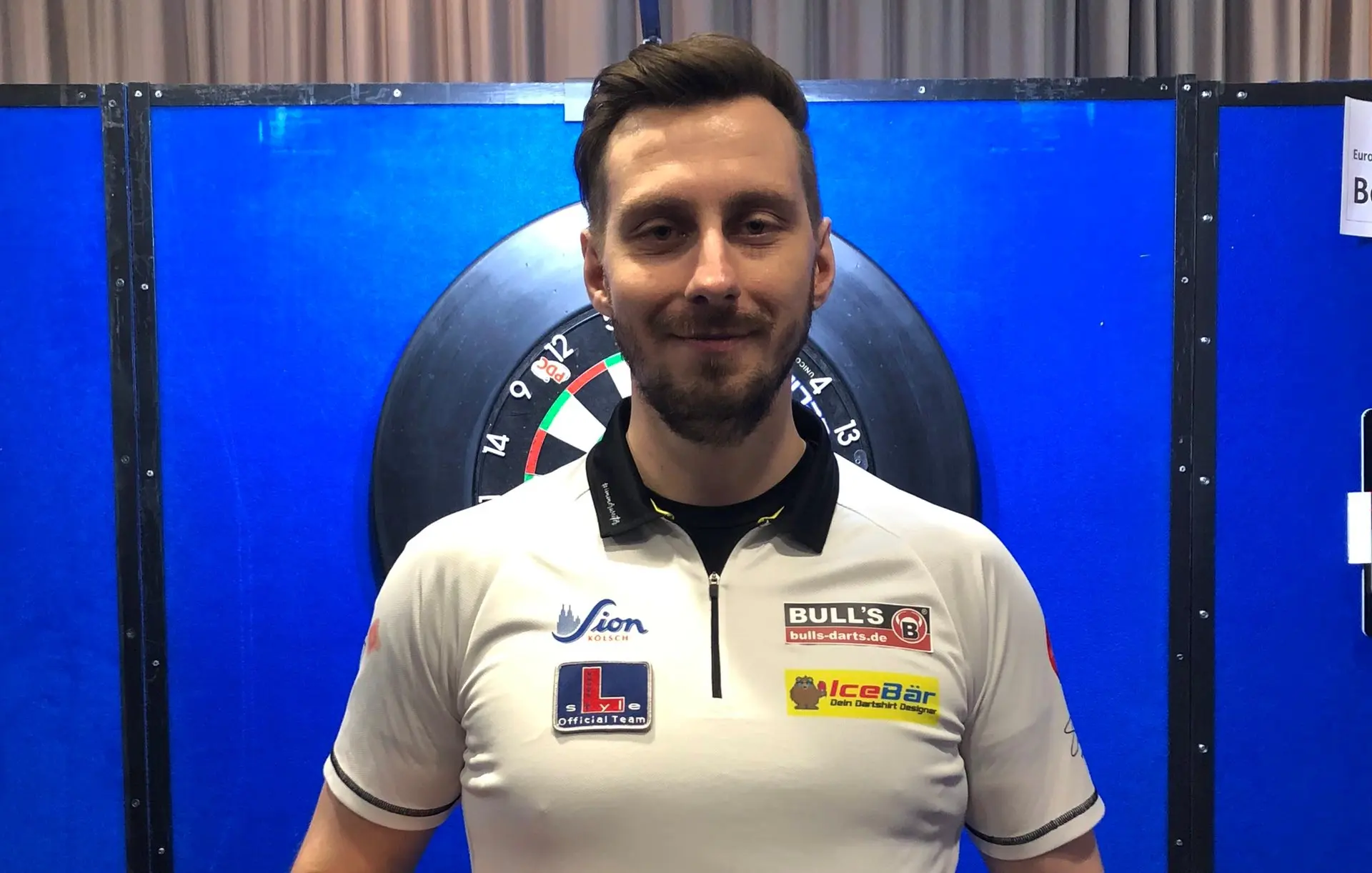 Hempel pakt Tour Card op derde dag Europese Q-School na vroege exit Van Barneveld (liveblog gesloten)