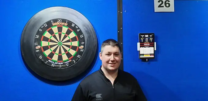 Shane McGuirk gooit negendarter tijdens Britse Q-School