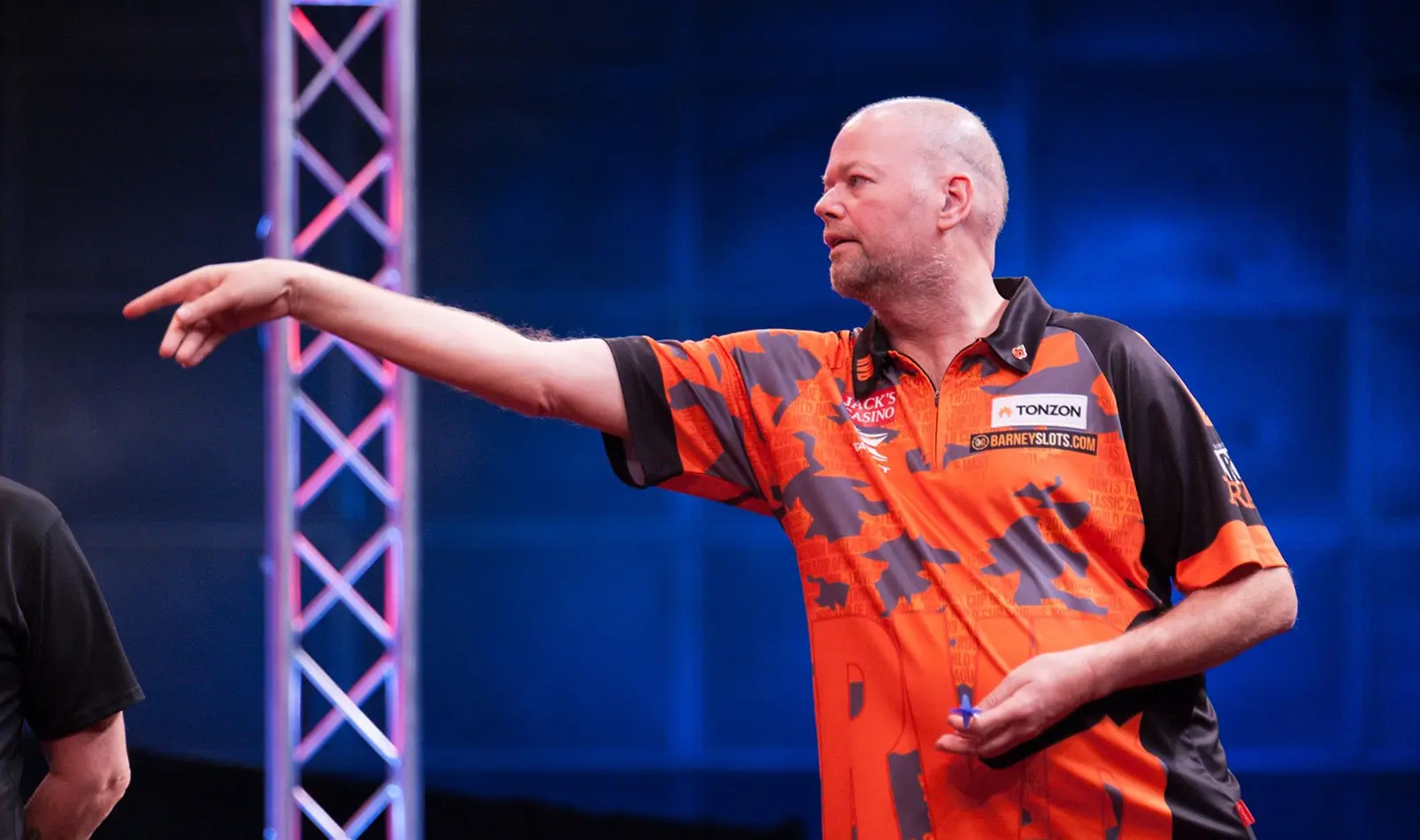Van Barneveld mogelijk tweemaal in actie op televisiebaan tijdens openingssessie UK Open