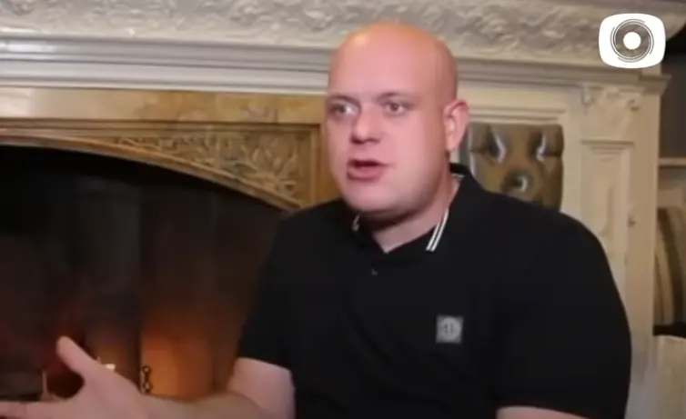VIDEO: Van Gerwen kijkt naar songfestival in nieuwe aflevering BlendTV