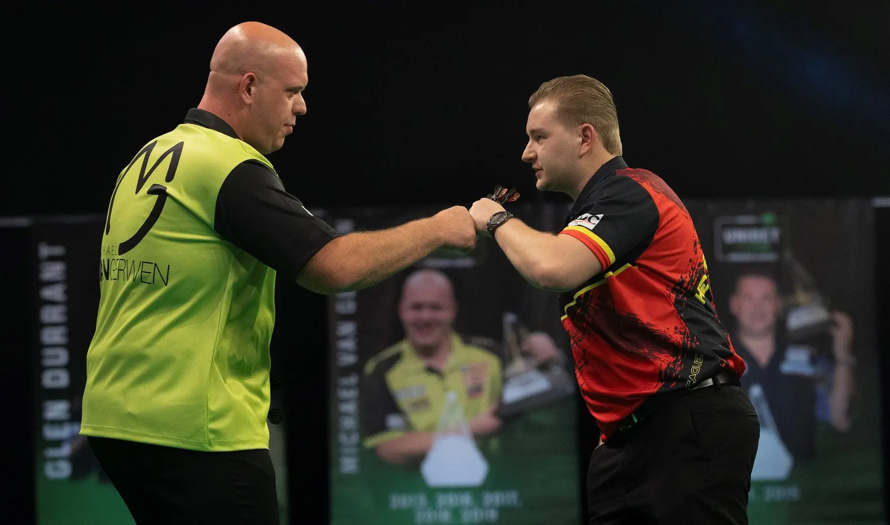 Van Gerwen met 110 gemiddeld langs Van den Bergh in heerlijke partij