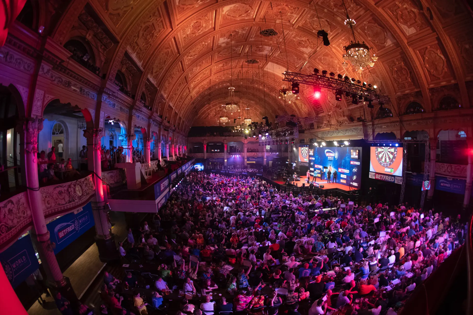 TV Gids met uitzendtijden van Viaplay en VTM 2 tijdens de World Matchplay 2023