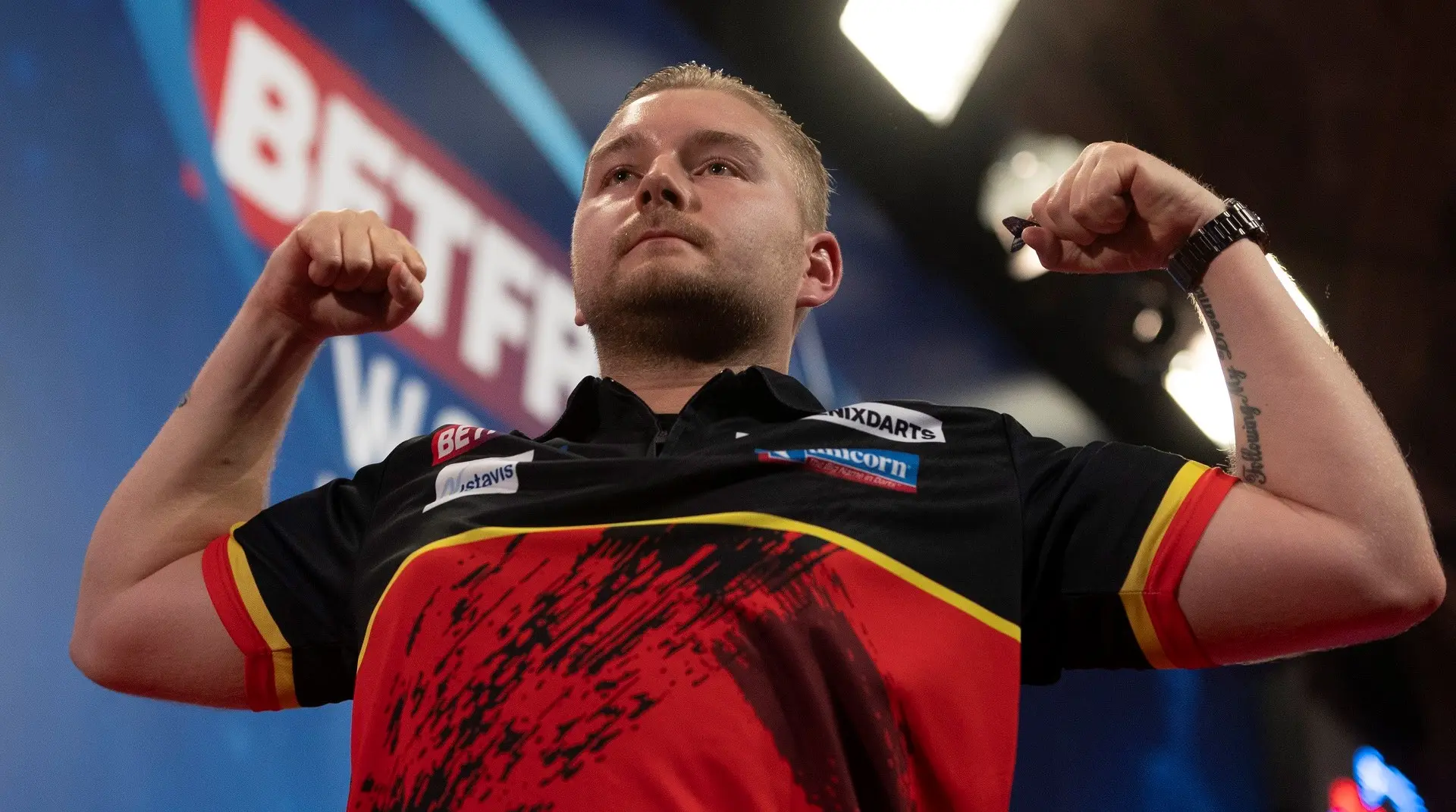 Van den Bergh vanuit achterstand naar tweede opeenvolgende finale op World Matchplay