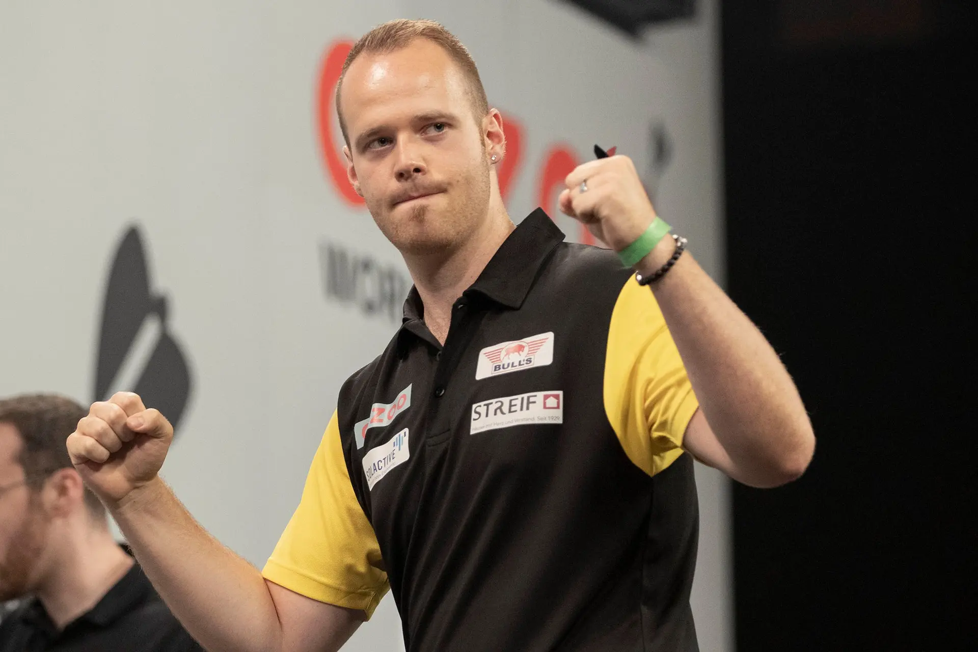 Hopp tekent opnieuw een meerjarig contract bij BULL'S Darts NL