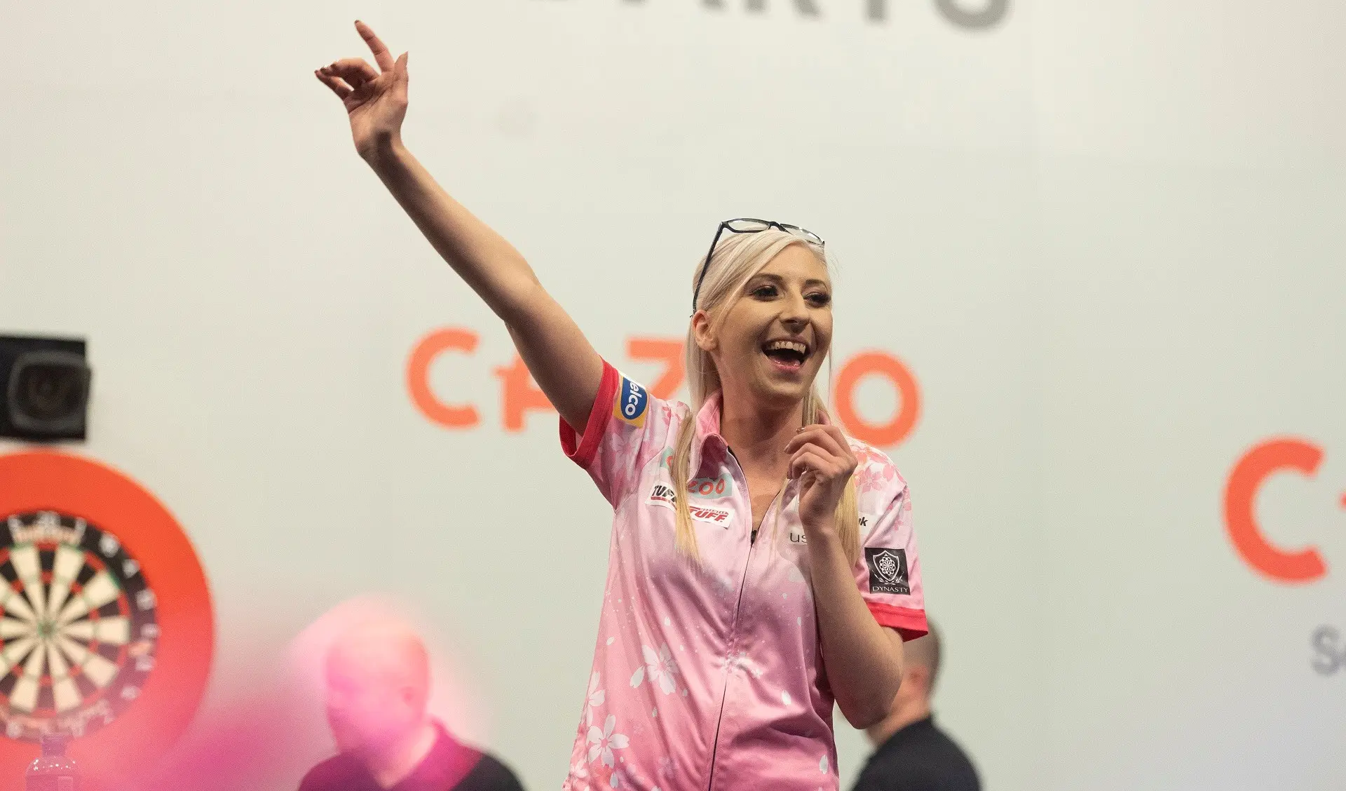 Fallon Sherrock zeker van deelname aan Grand Slam of Darts na hattrick op PDC Women's Series