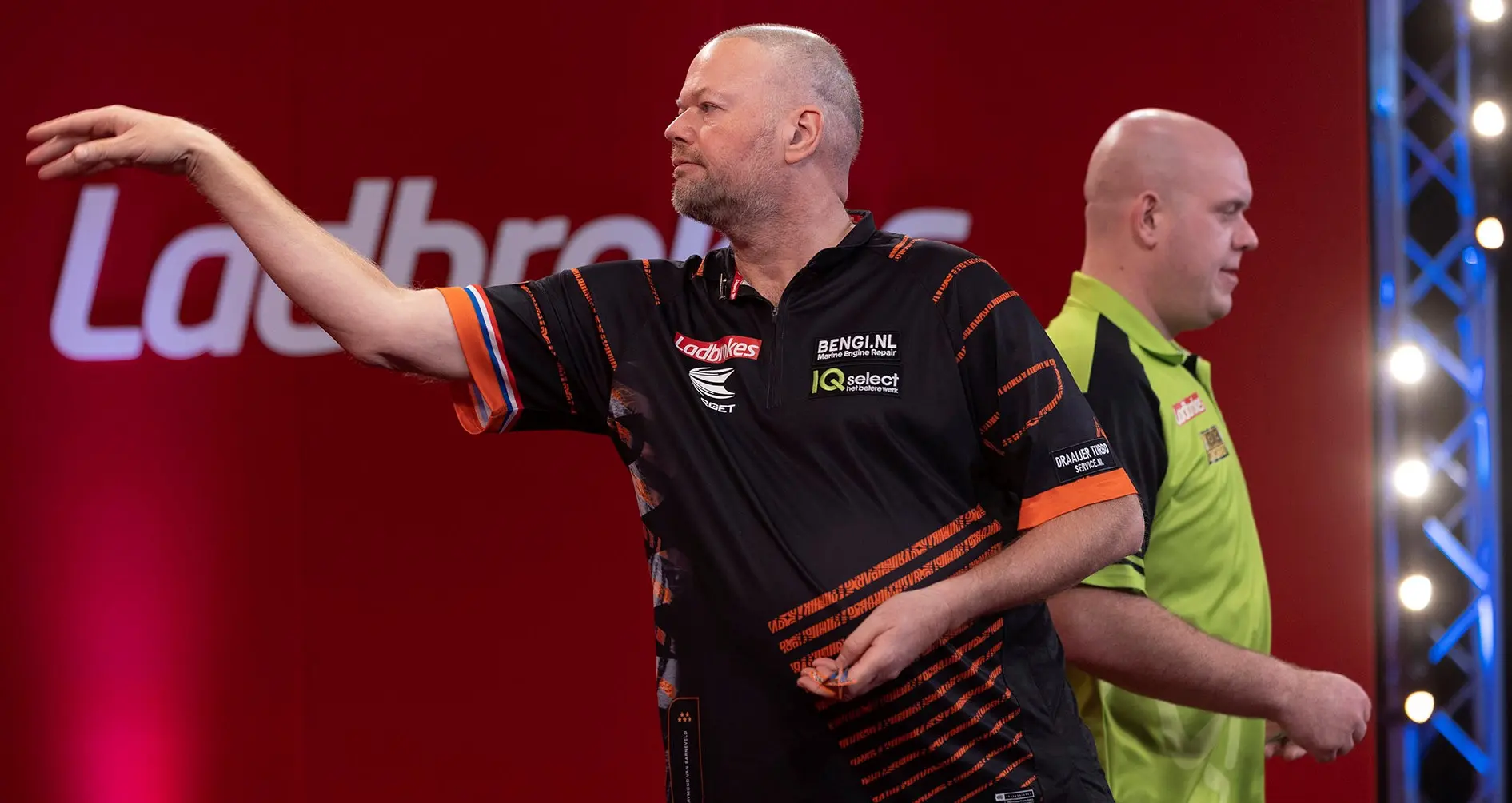 Van Barneveld wint Nederlandse klassieker en verslaat Van Gerwen op European Darts Matchplay