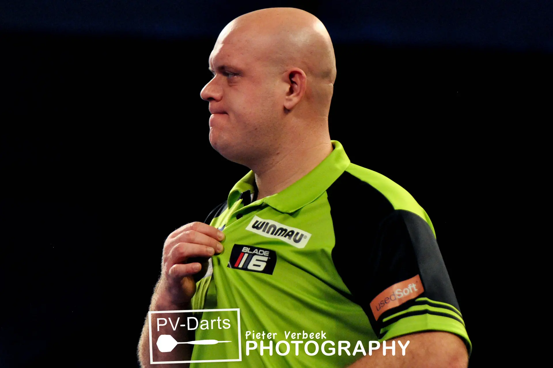 Van Gerwen kritisch op PDC na positieve coronatest op WK Darts: 'Het is zo lek als een mandje'