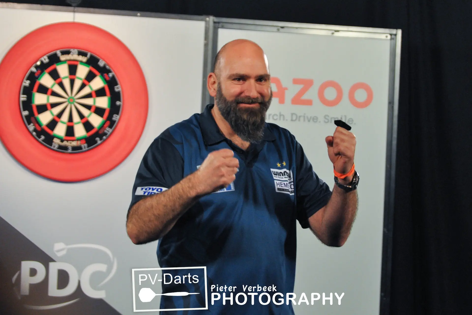 Brown, Waites en Dobey met ruime overwinningen naar laatste 32 in München